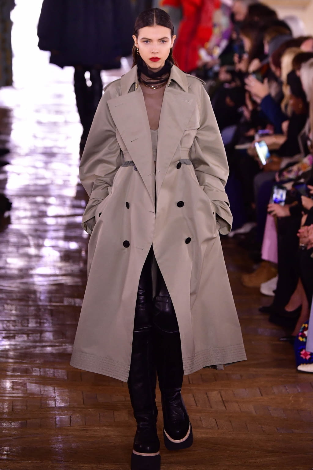Fashion Week Paris Fall/Winter 2022 look 12 from the Sacai collection womenswear