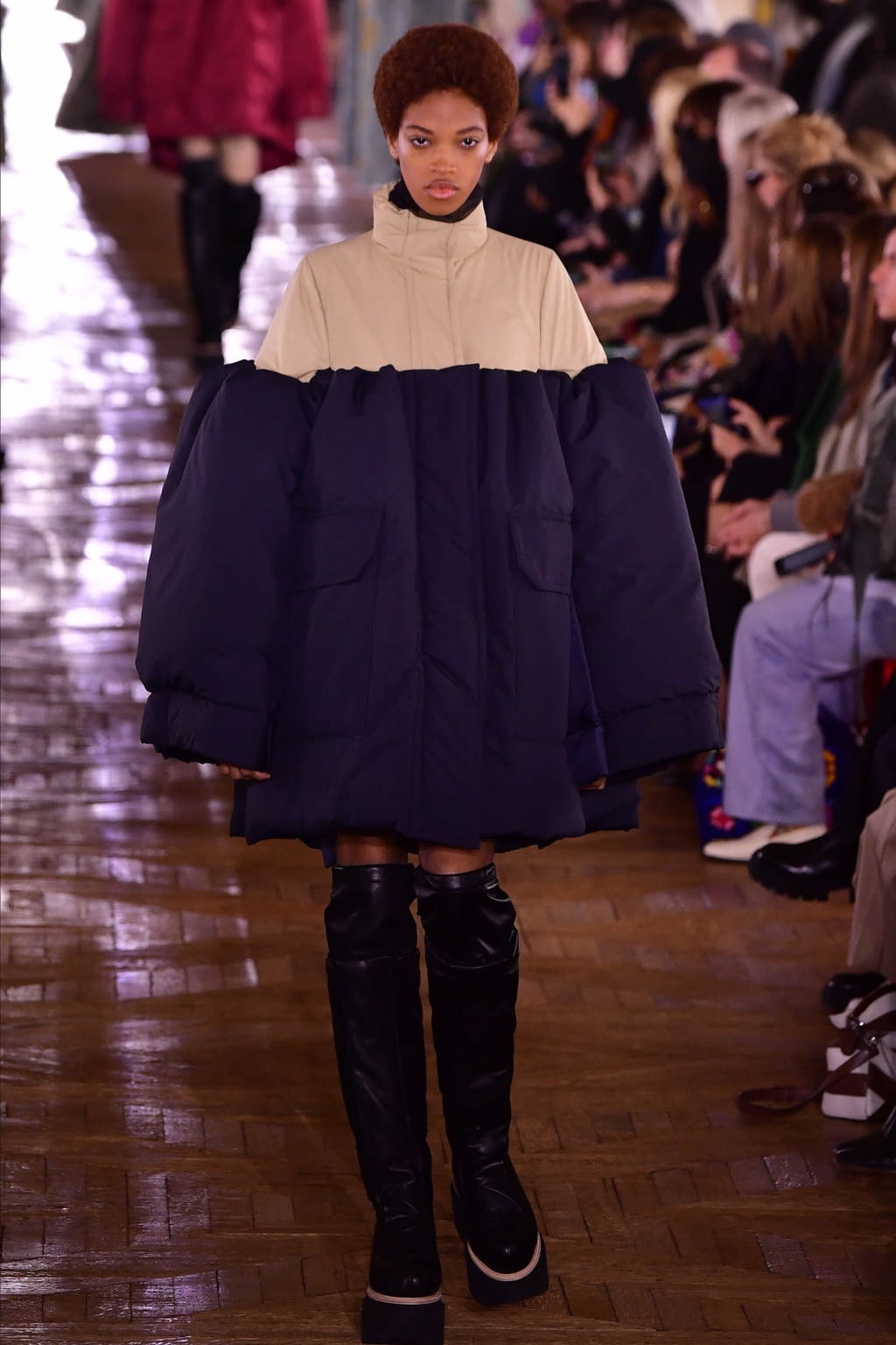 Fashion Week Paris Fall/Winter 2022 look 13 from the Sacai collection womenswear