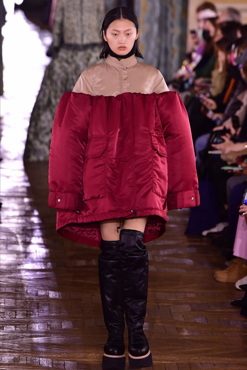 Fashion Week Paris Fall/Winter 2022 look 14 de la collection Sacai womenswear