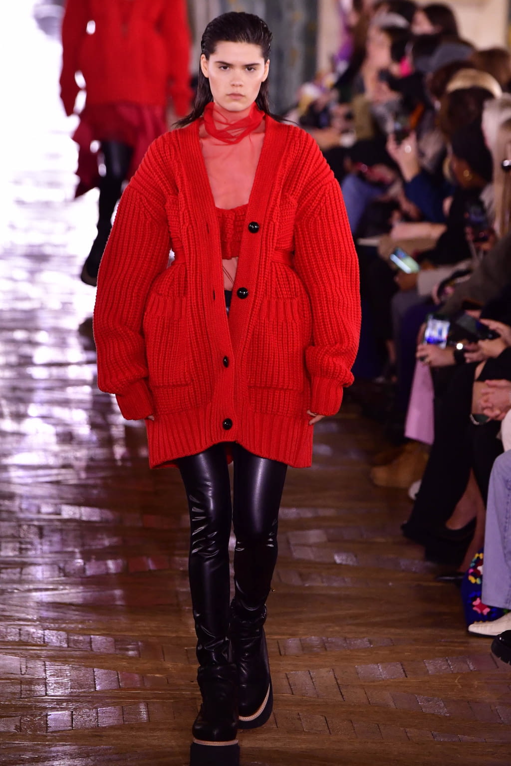 Fashion Week Paris Fall/Winter 2022 look 21 from the Sacai collection womenswear