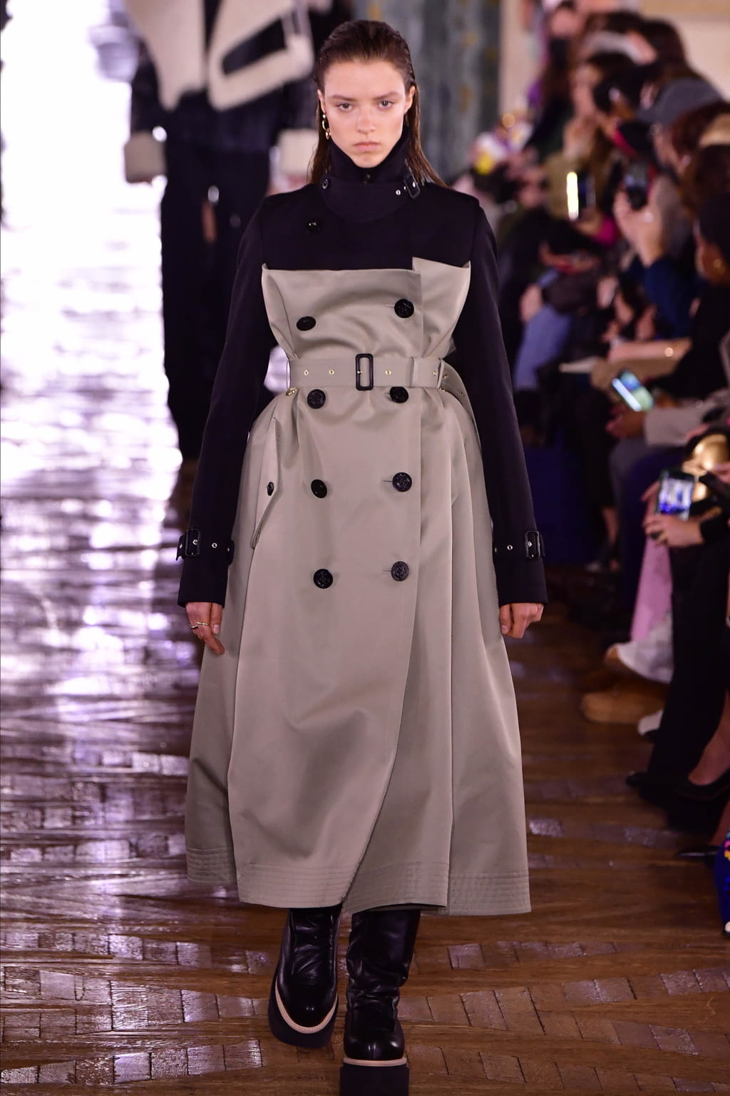 Fashion Week Paris Fall/Winter 2022 look 24 de la collection Sacai womenswear