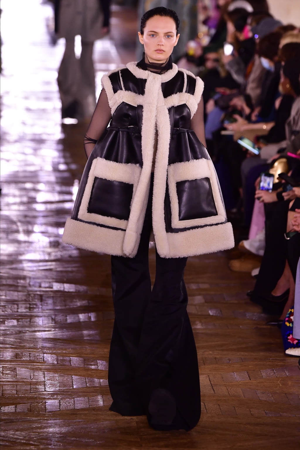 Fashion Week Paris Fall/Winter 2022 look 26 from the Sacai collection womenswear