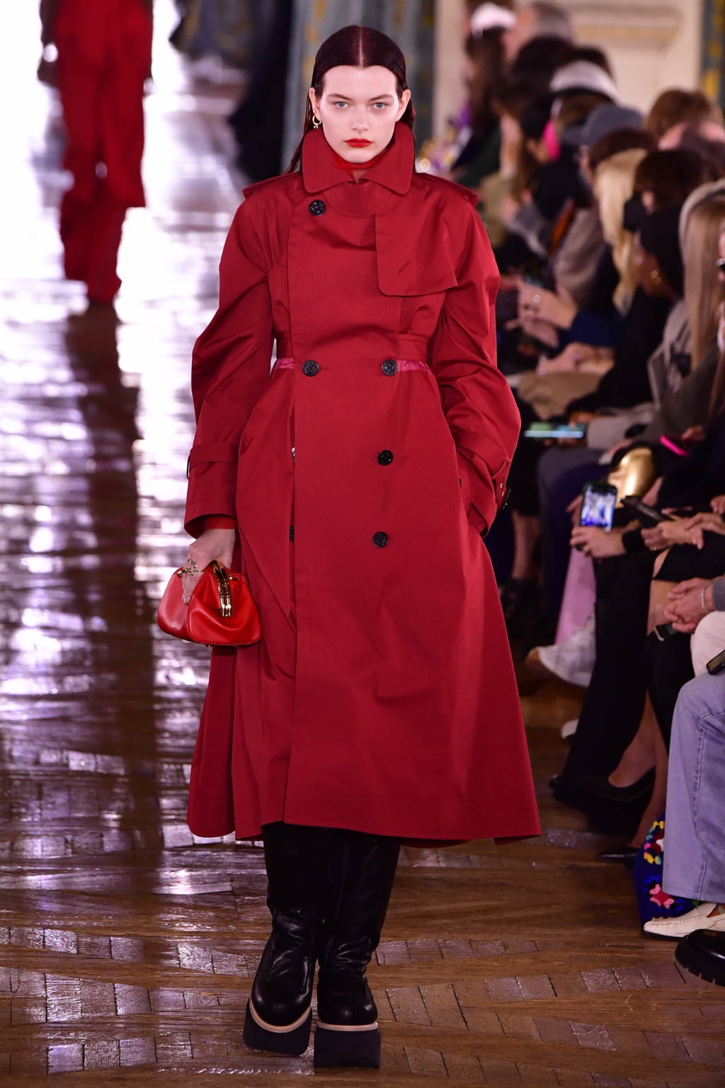 Fashion Week Paris Fall/Winter 2022 look 30 from the Sacai collection womenswear