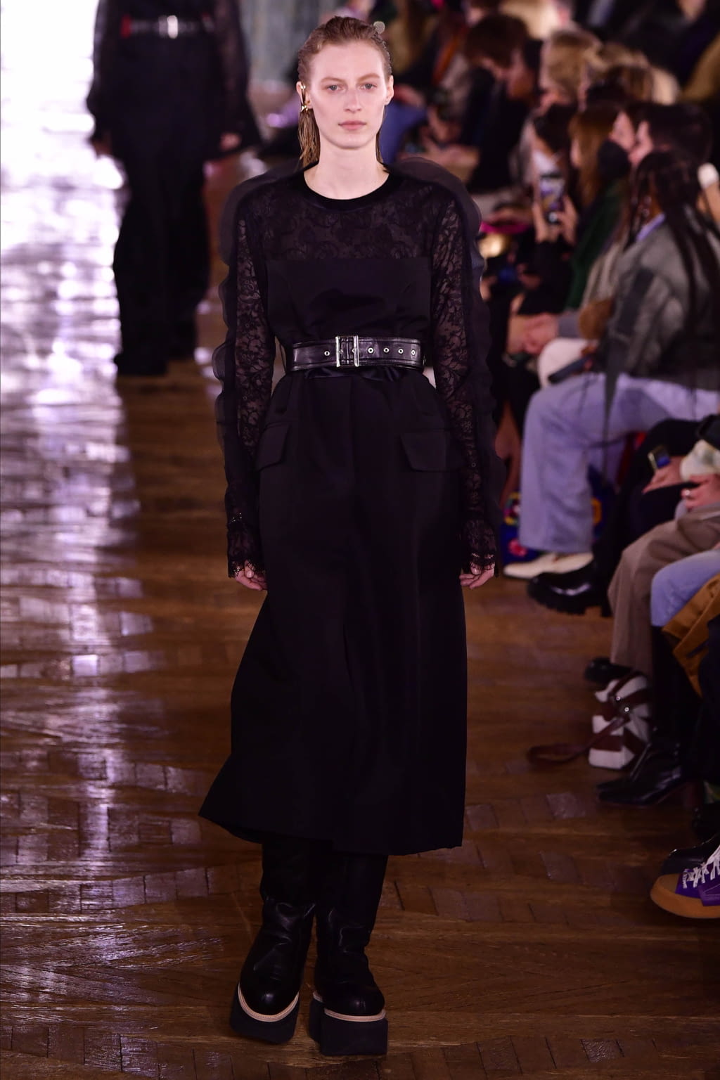Fashion Week Paris Fall/Winter 2022 look 35 from the Sacai collection 女装