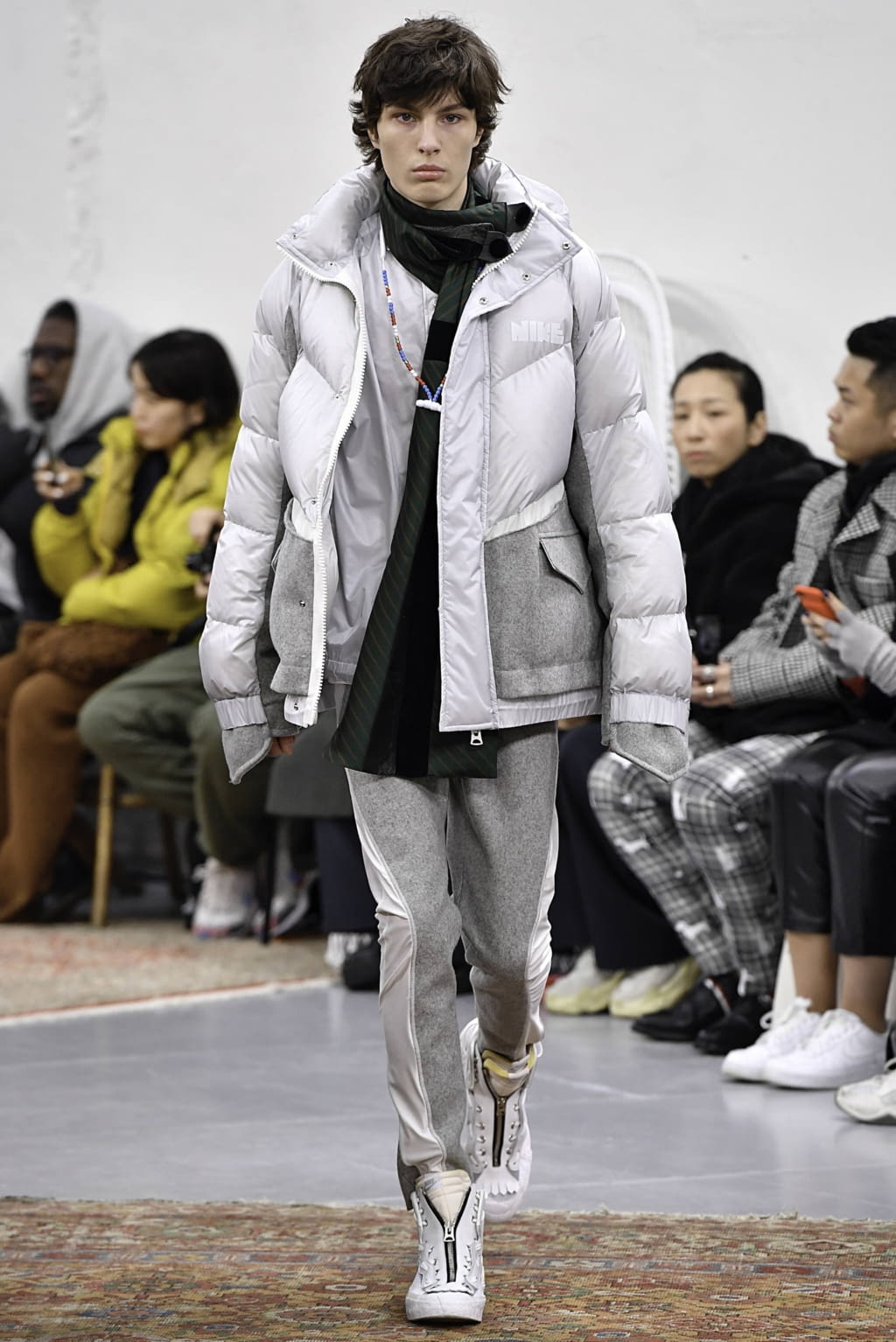 Fashion Week Paris Fall/Winter 2019 look 3 from the Sacai collection 男装