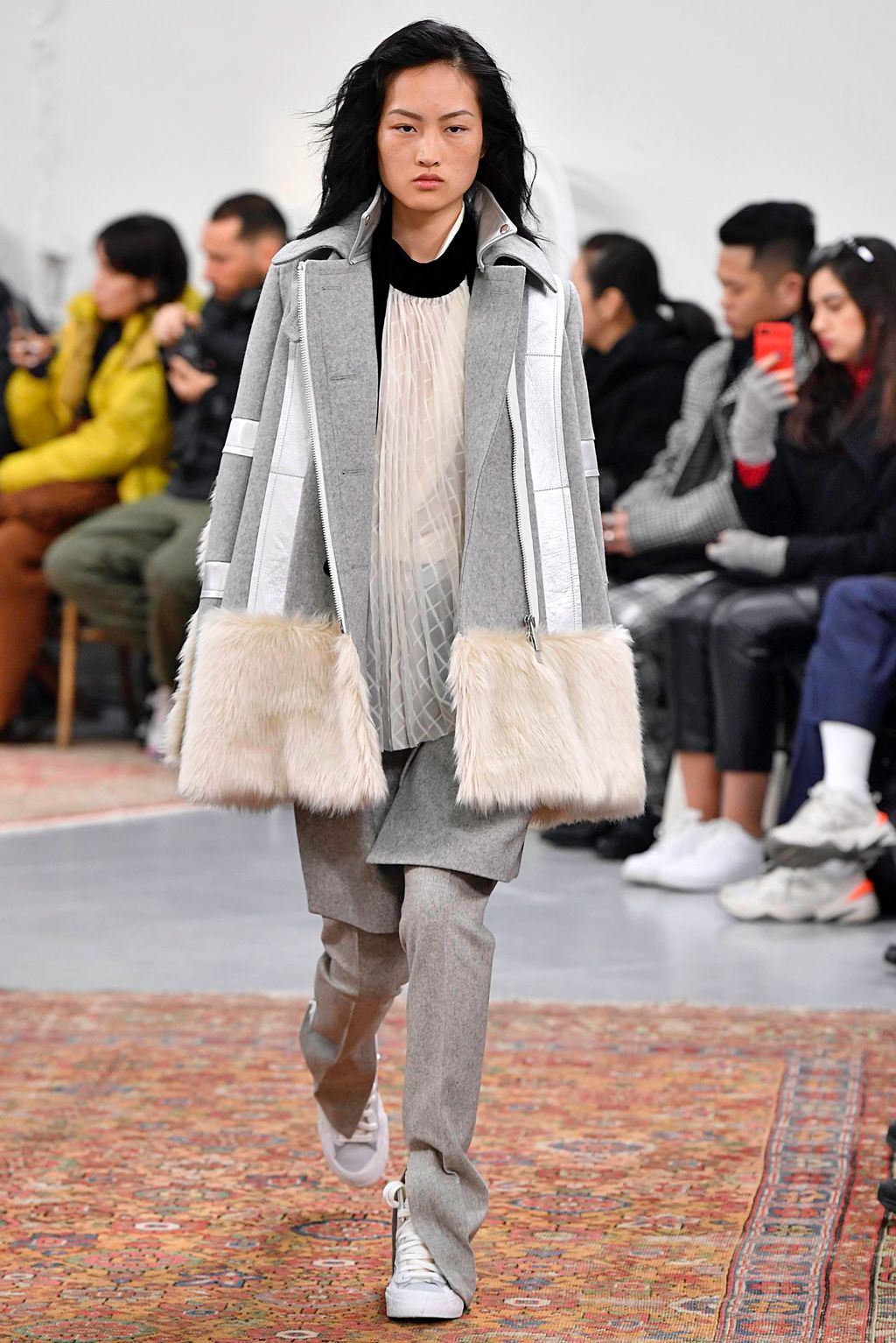 Fashion Week Paris Fall/Winter 2019 look 10 de la collection Sacai menswear