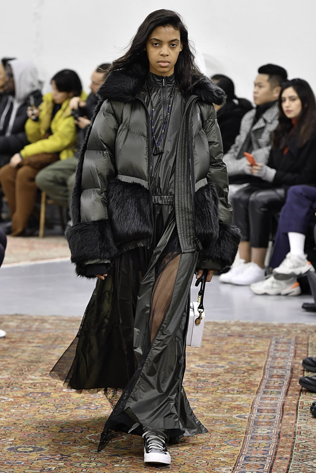 Fashion Week Paris Fall/Winter 2019 look 17 de la collection Sacai menswear