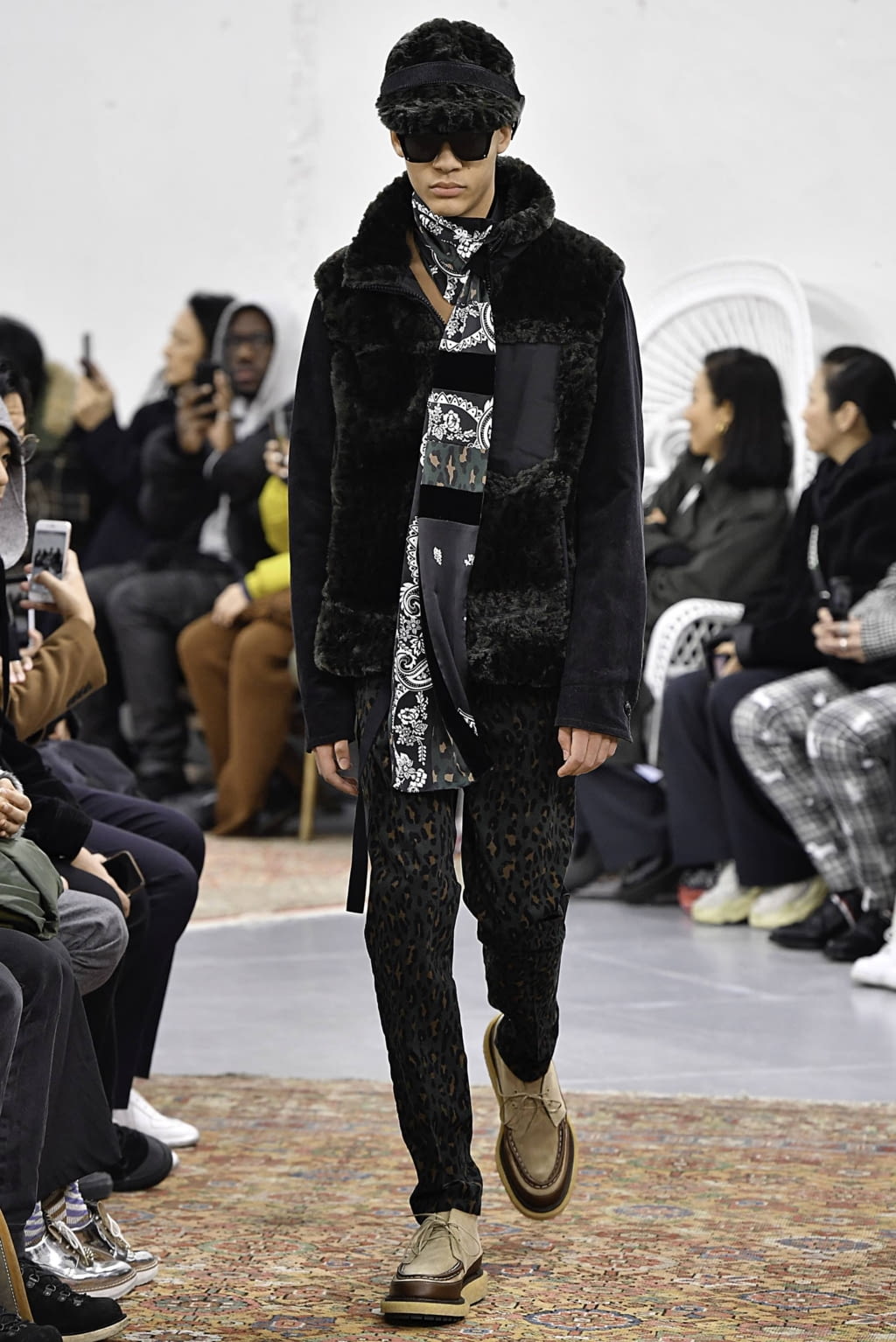Fashion Week Paris Fall/Winter 2019 look 19 de la collection Sacai menswear