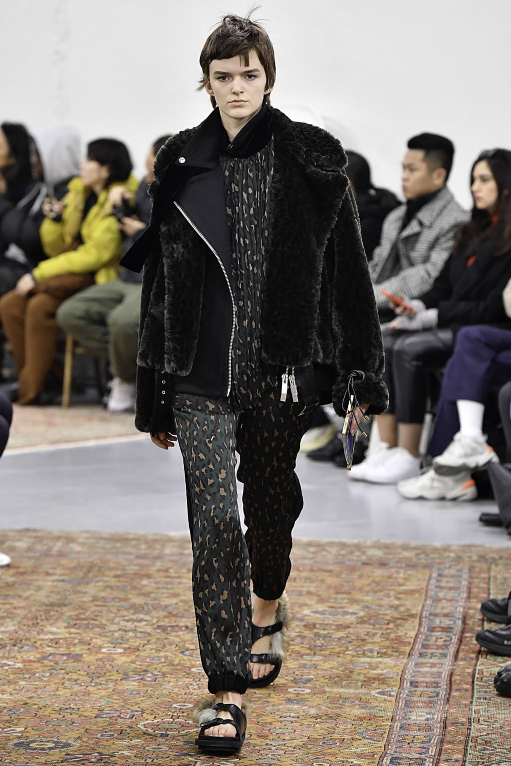 Fashion Week Paris Fall/Winter 2019 look 22 from the Sacai collection menswear