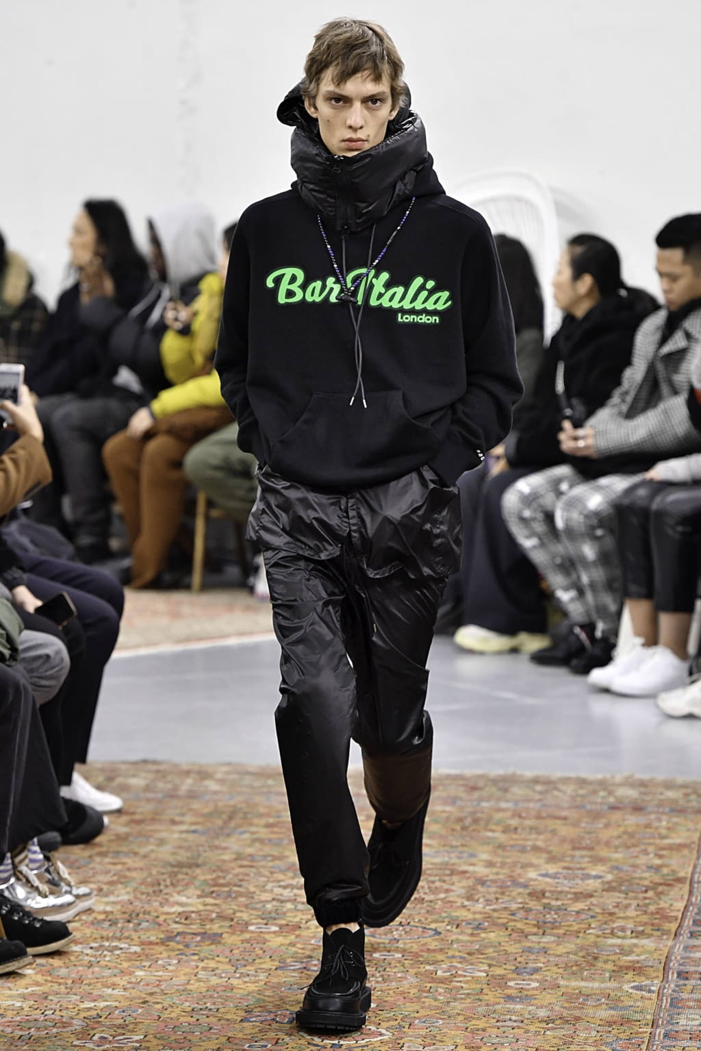 Fashion Week Paris Fall/Winter 2019 look 21 from the Sacai collection menswear