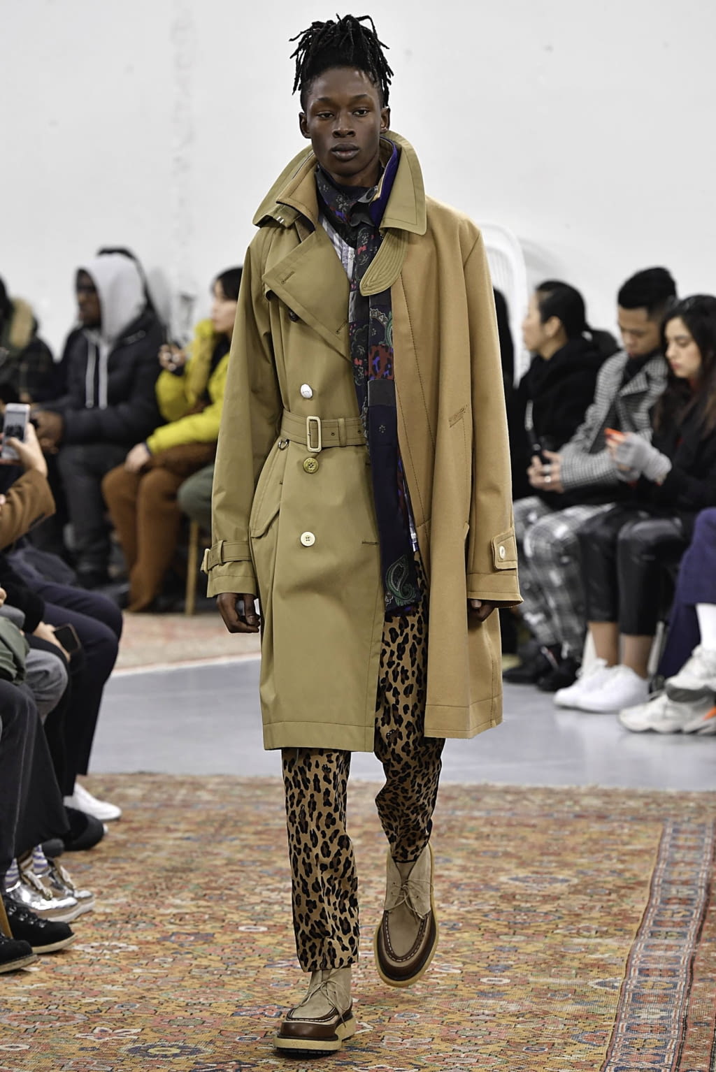 Fashion Week Paris Fall/Winter 2019 look 24 de la collection Sacai menswear