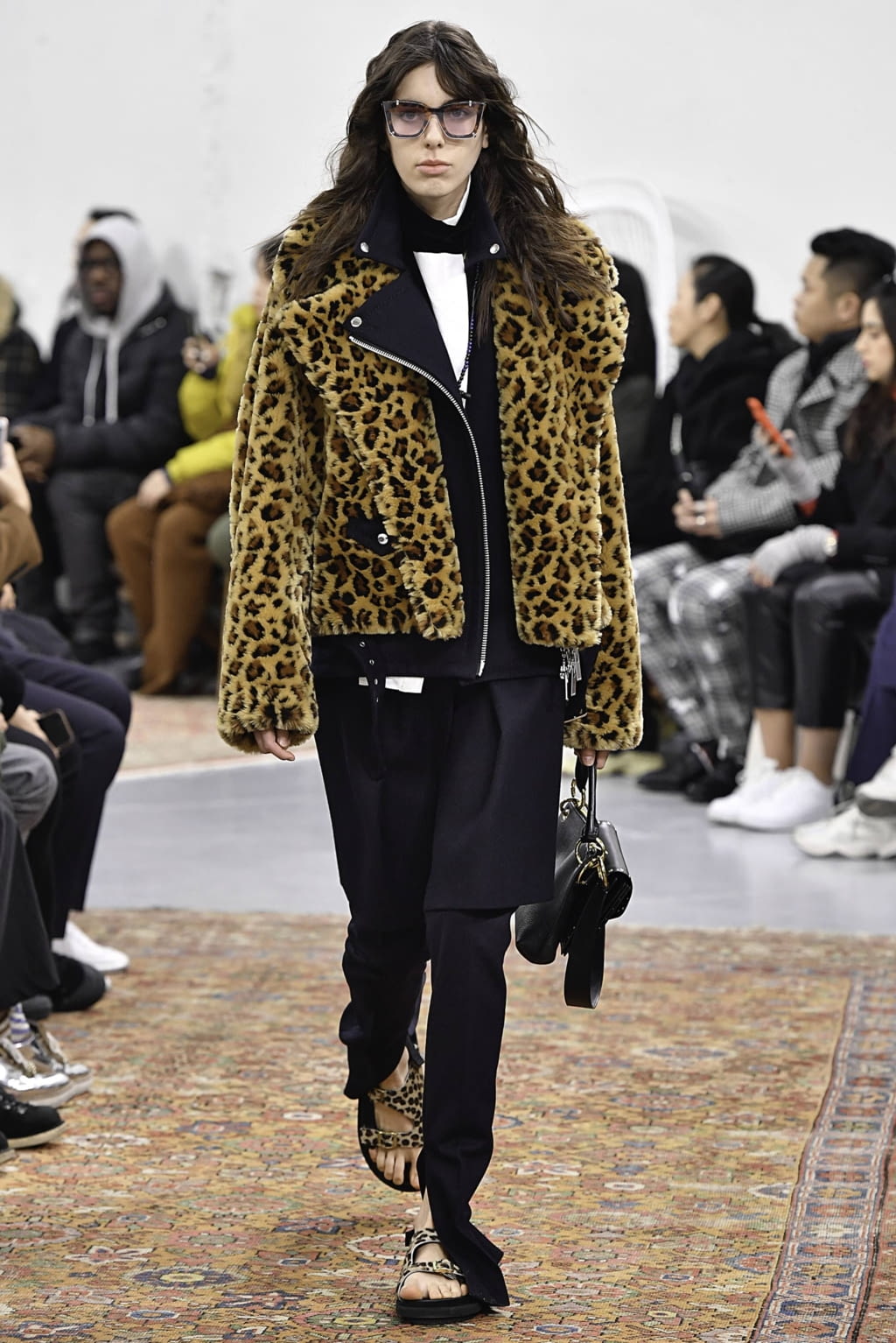 Fashion Week Paris Fall/Winter 2019 look 25 de la collection Sacai menswear