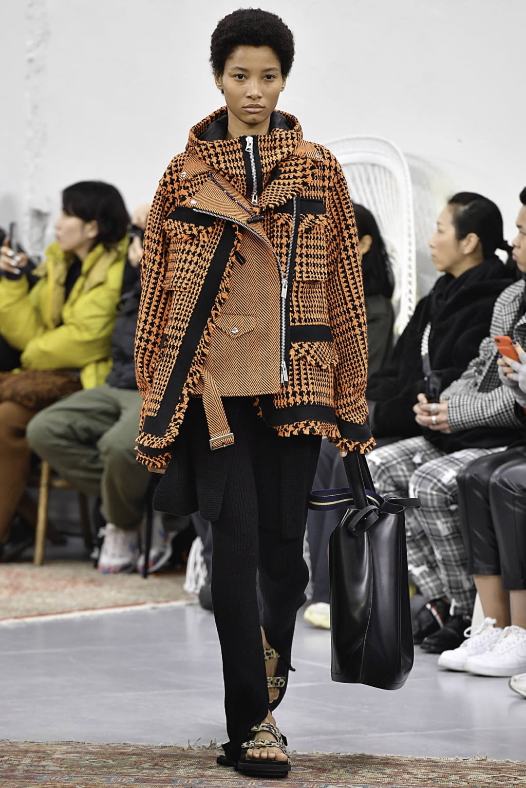 Fashion Week Paris Fall/Winter 2019 look 48 de la collection Sacai menswear