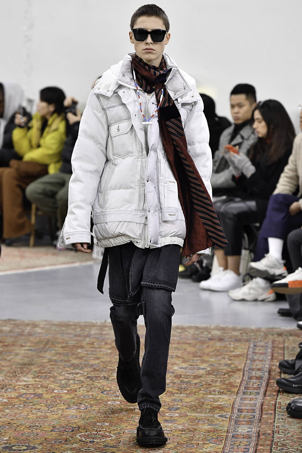 Fashion Week Paris Fall/Winter 2019 look 55 de la collection Sacai menswear
