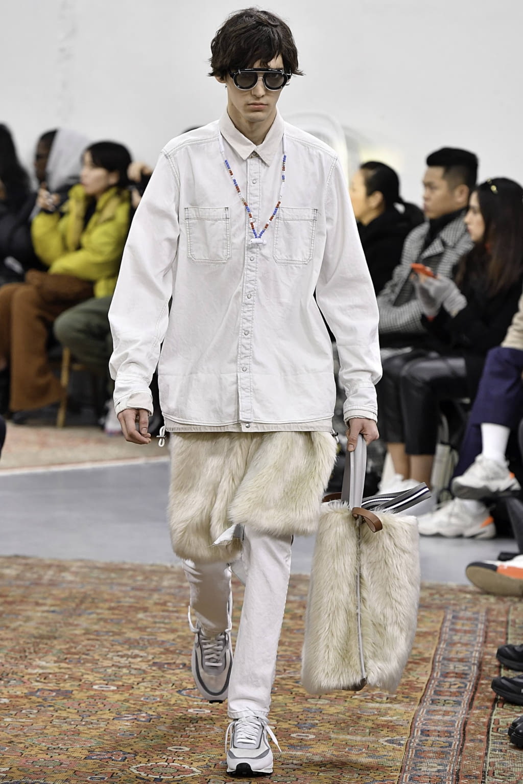 Fashion Week Paris Fall/Winter 2019 look 56 from the Sacai collection 男装