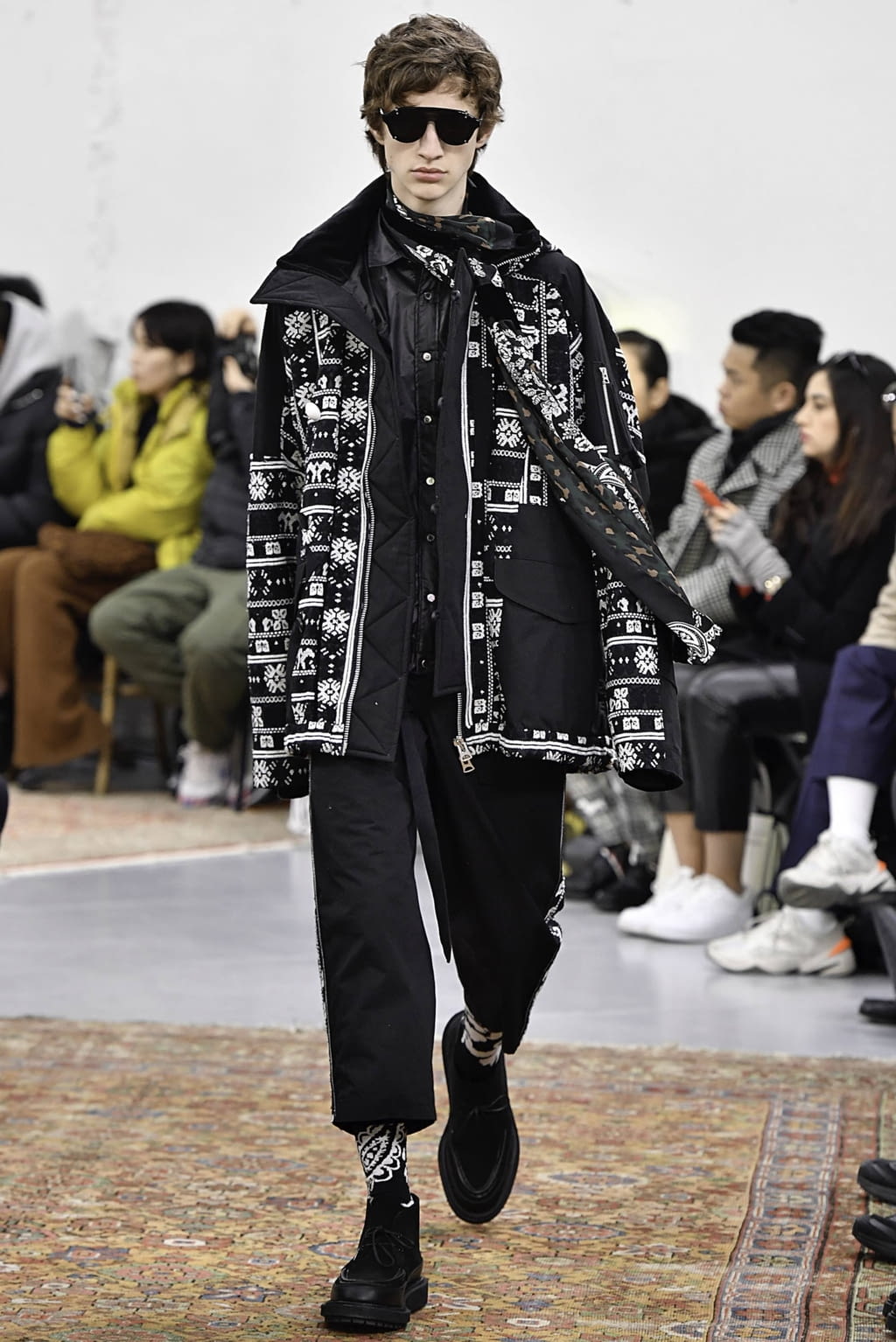 Fashion Week Paris Fall/Winter 2019 look 60 from the Sacai collection menswear