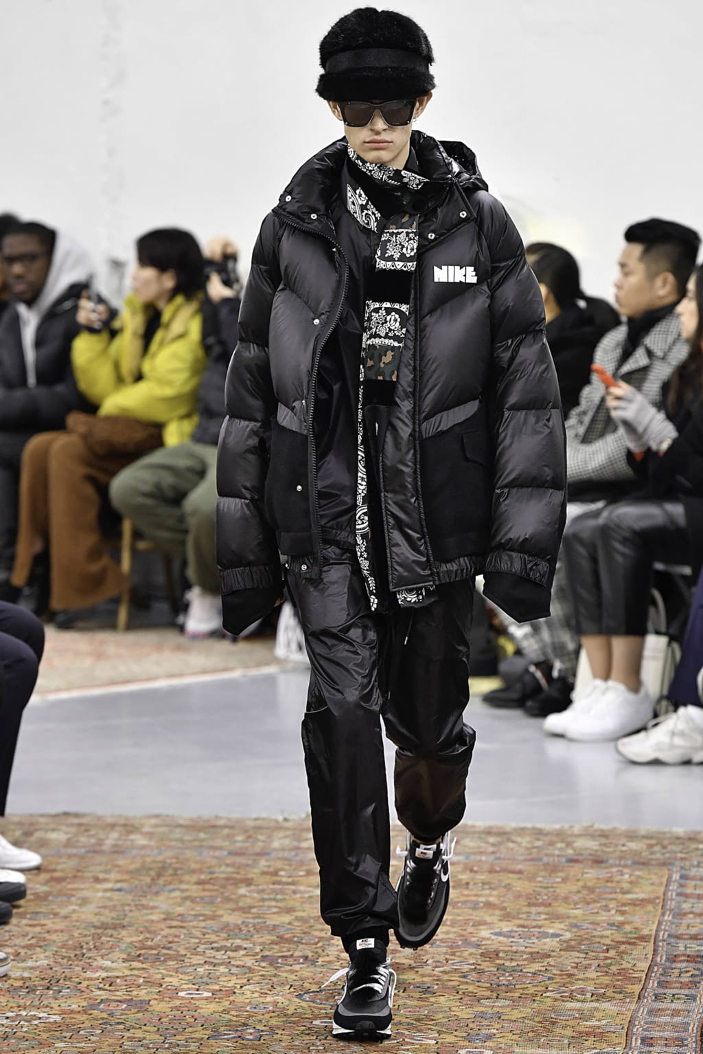 Fashion Week Paris Fall/Winter 2019 look 62 from the Sacai collection menswear