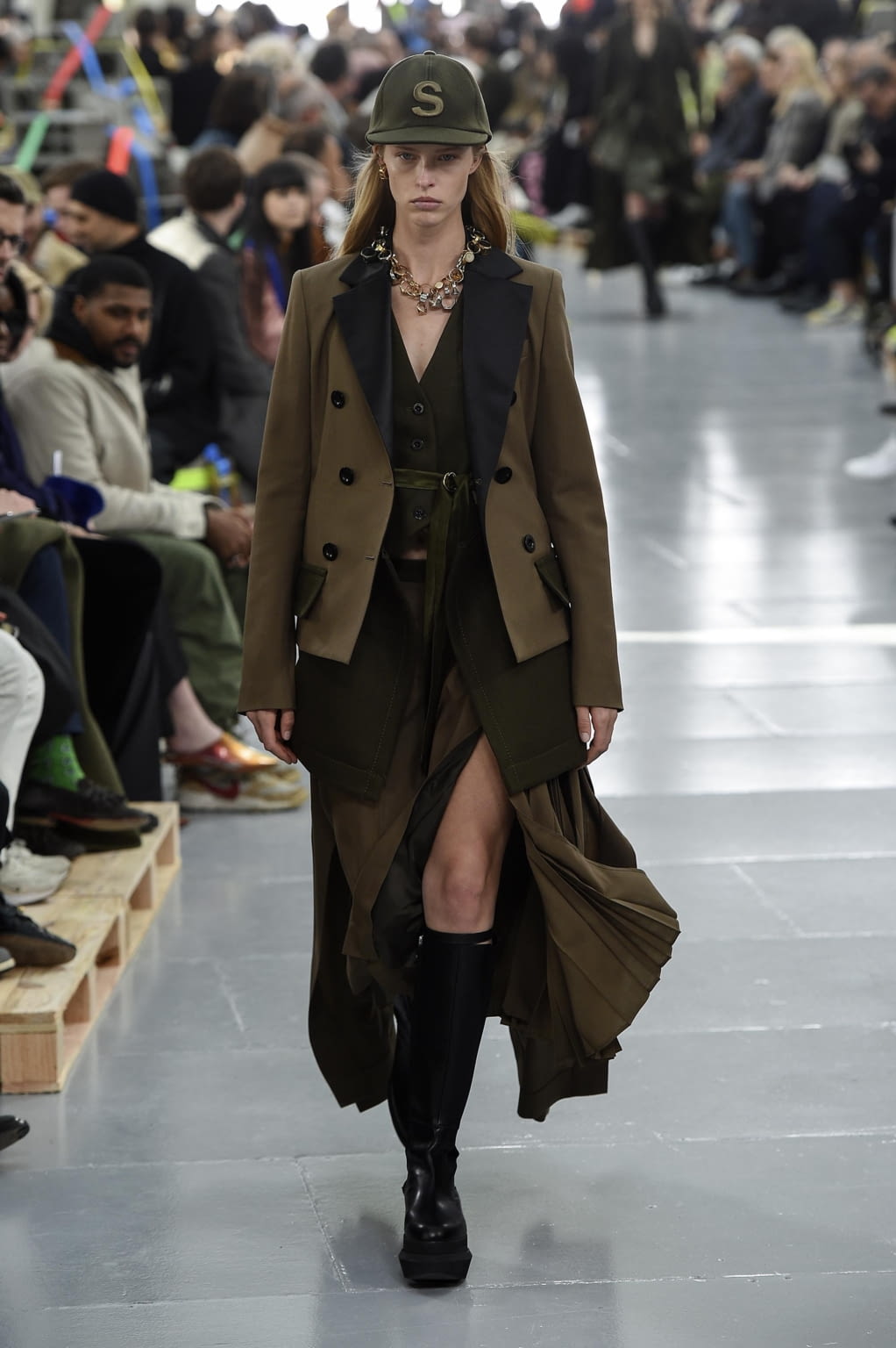 Fashion Week Paris Fall/Winter 2020 look 1 de la collection Sacai menswear