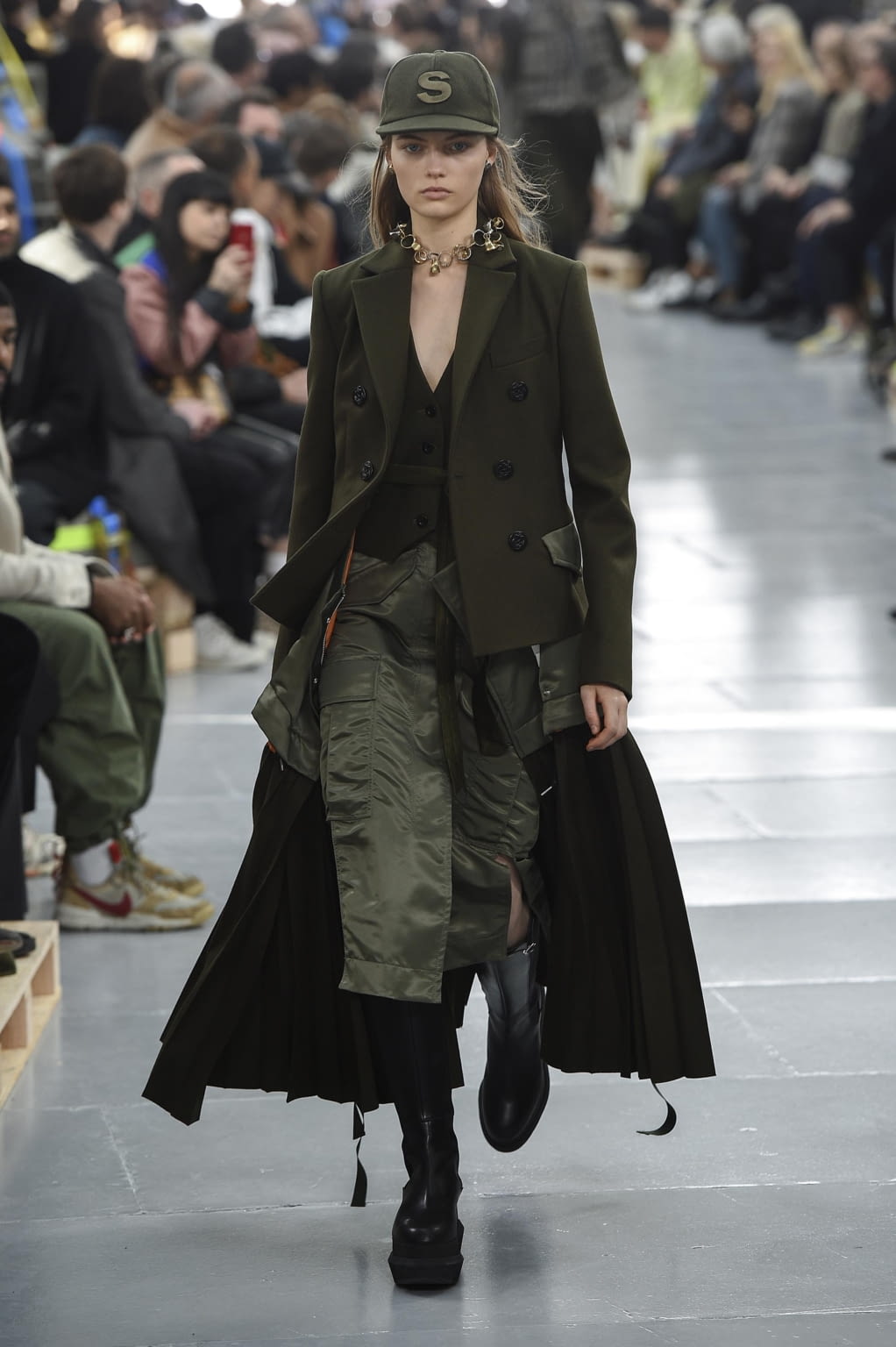 Fashion Week Paris Fall/Winter 2020 look 2 from the Sacai collection menswear