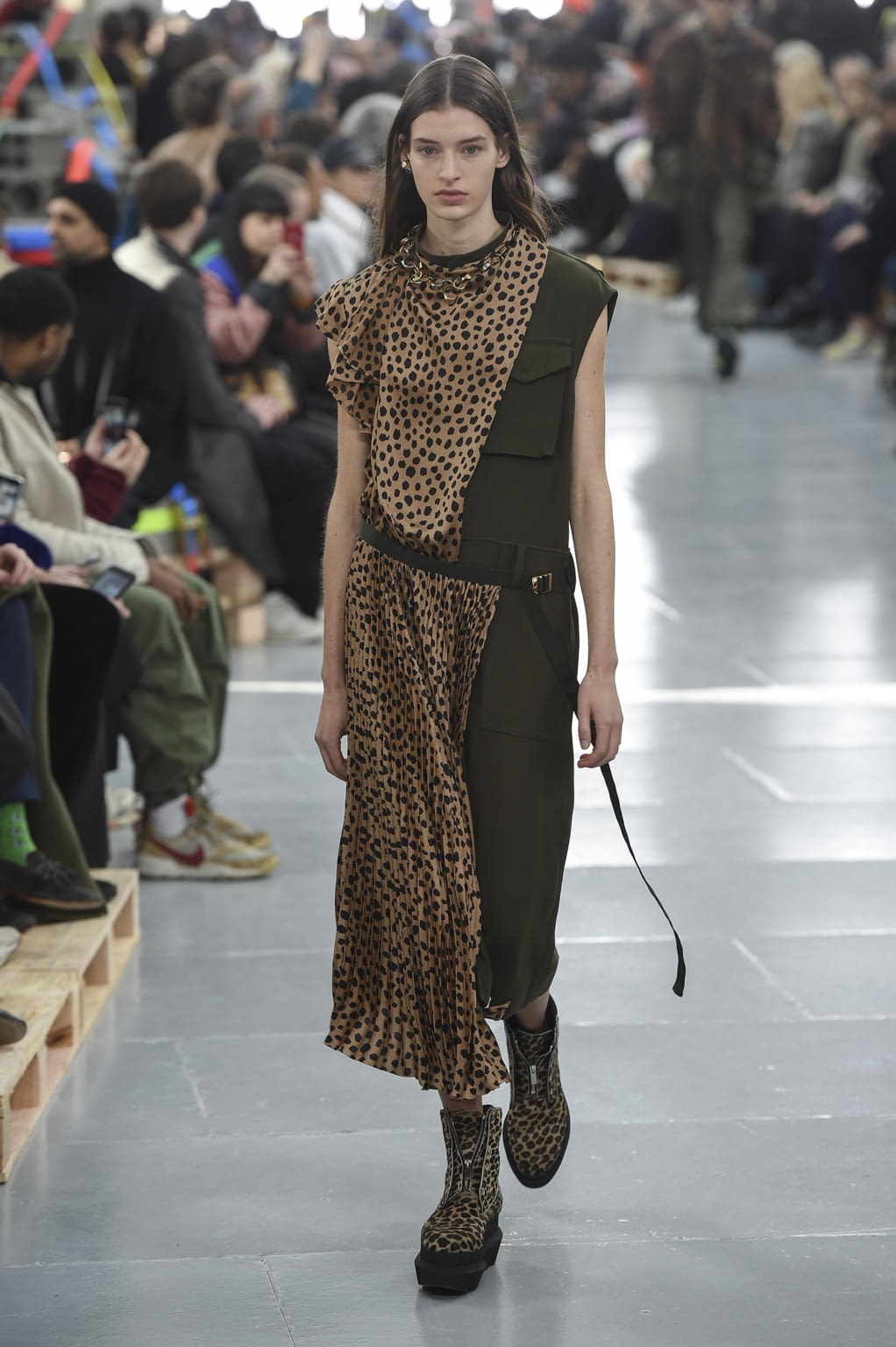 Fashion Week Paris Fall/Winter 2020 look 8 de la collection Sacai menswear