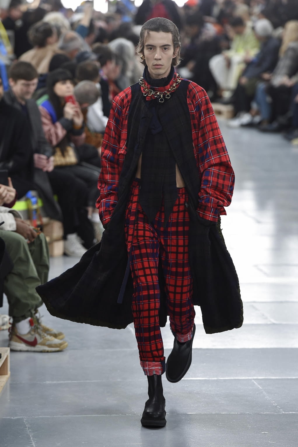 Fashion Week Paris Fall/Winter 2020 look 9 from the Sacai collection menswear