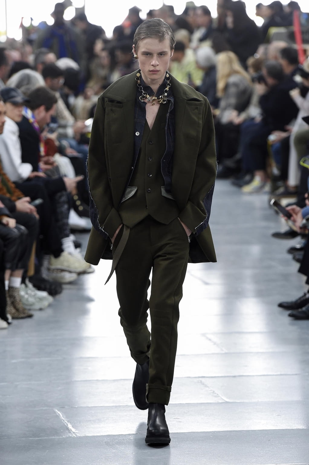 Fashion Week Paris Fall/Winter 2020 look 13 from the Sacai collection 男装
