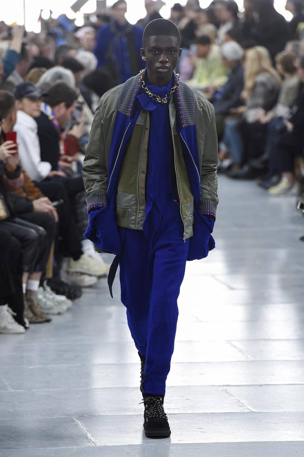 Fashion Week Paris Fall/Winter 2020 look 14 de la collection Sacai menswear