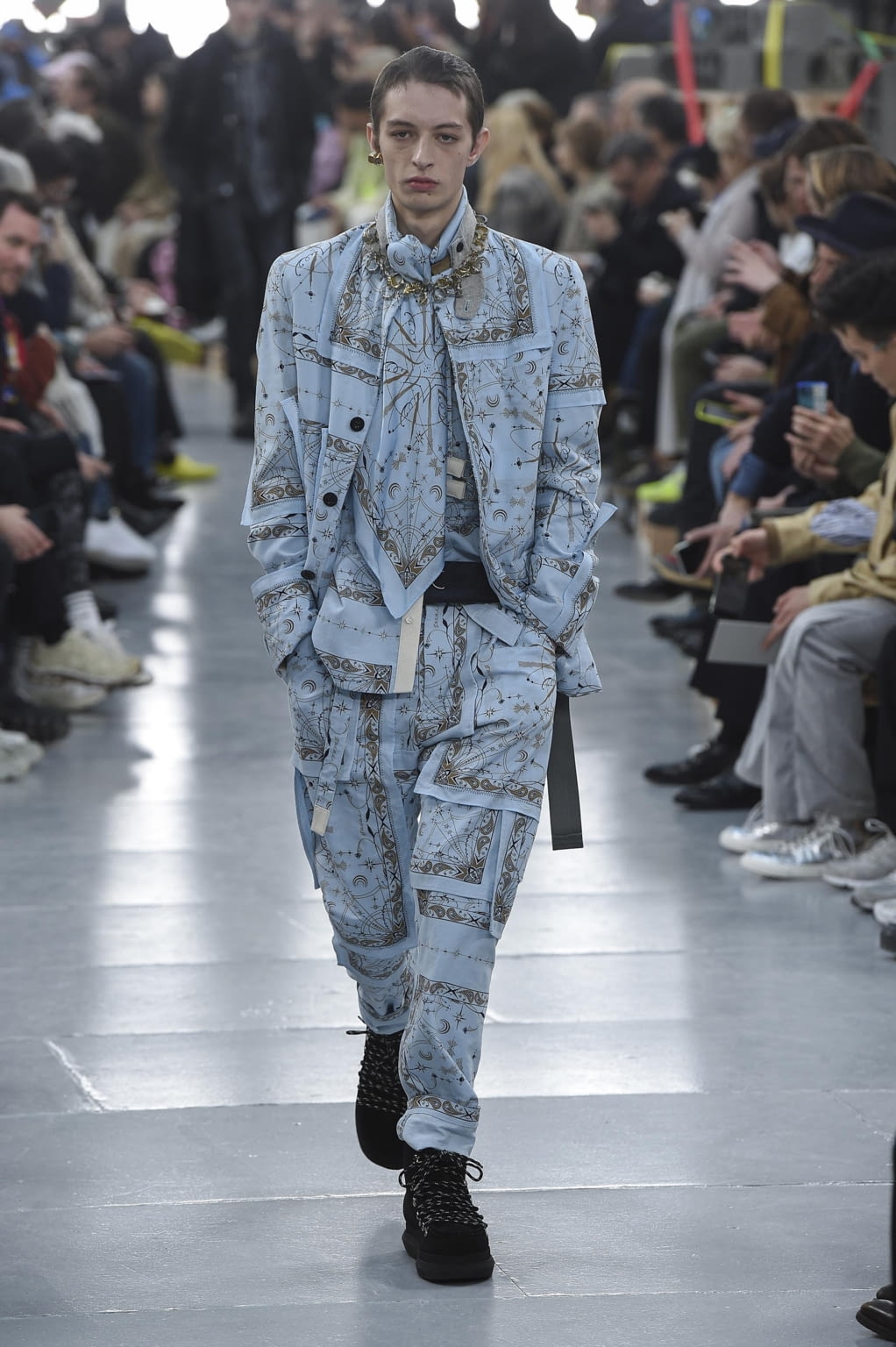 Fashion Week Paris Fall/Winter 2020 look 20 de la collection Sacai menswear