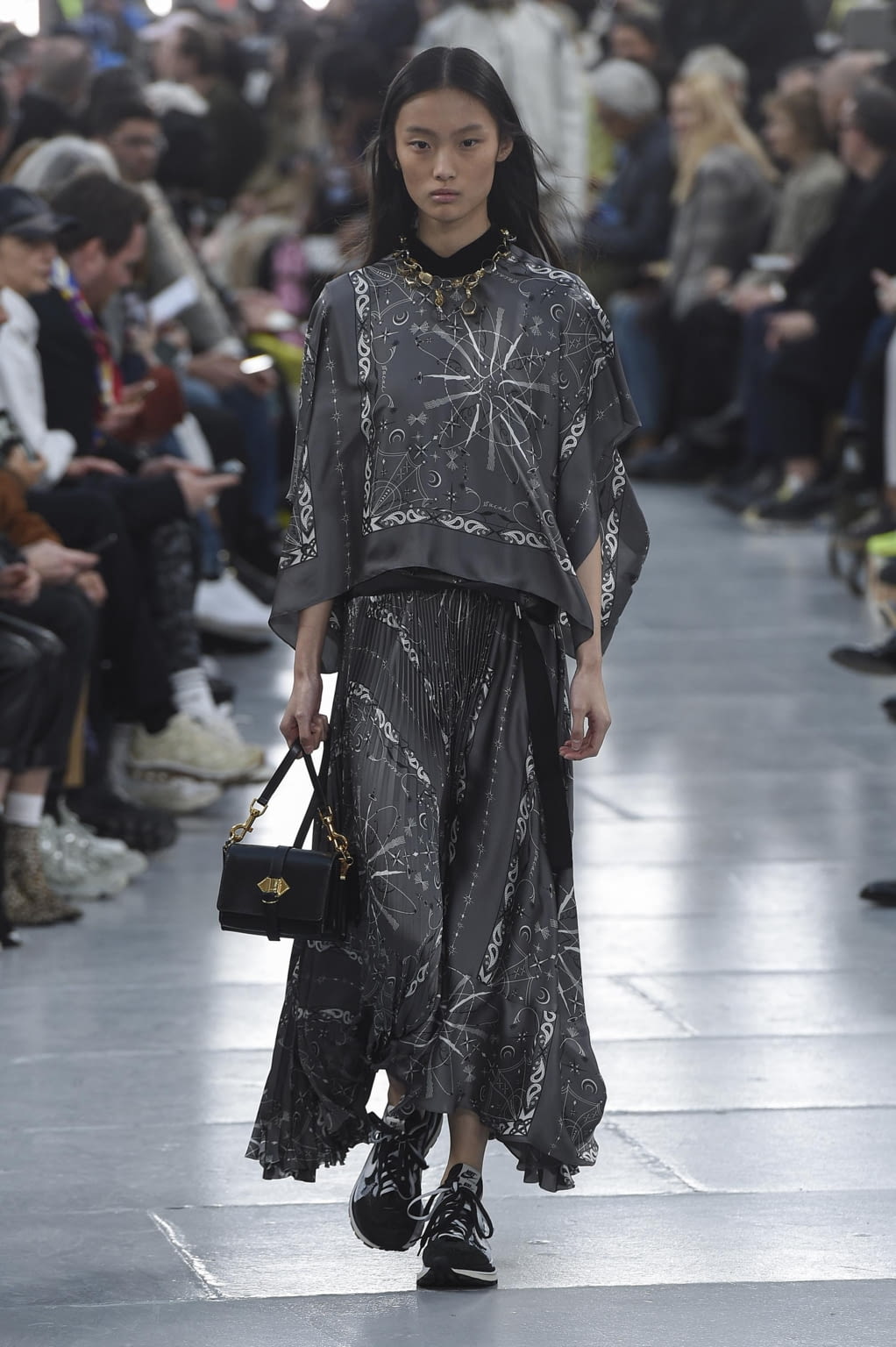 Fashion Week Paris Fall/Winter 2020 look 22 de la collection Sacai menswear