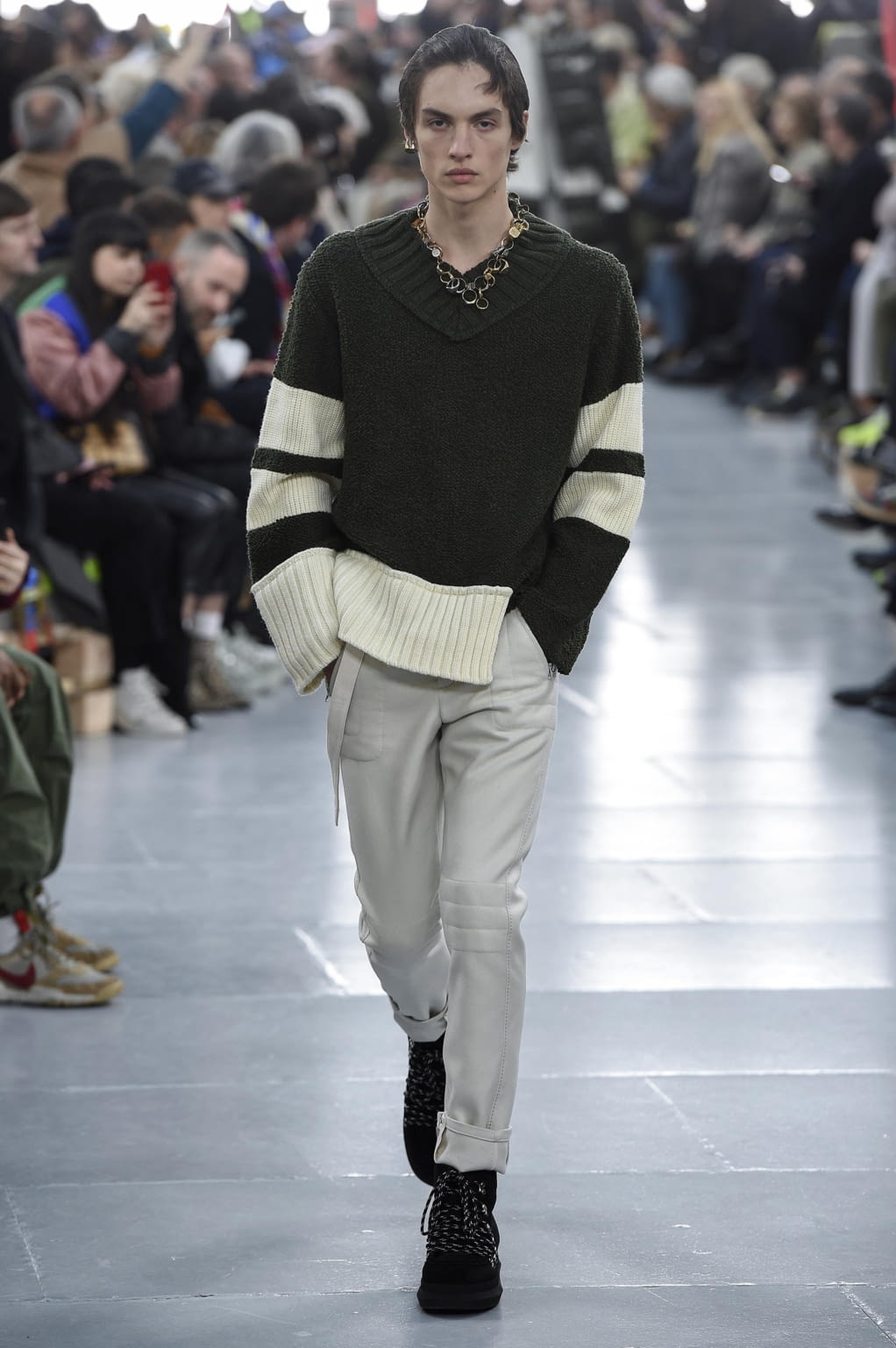 Fashion Week Paris Fall/Winter 2020 look 24 from the Sacai collection menswear