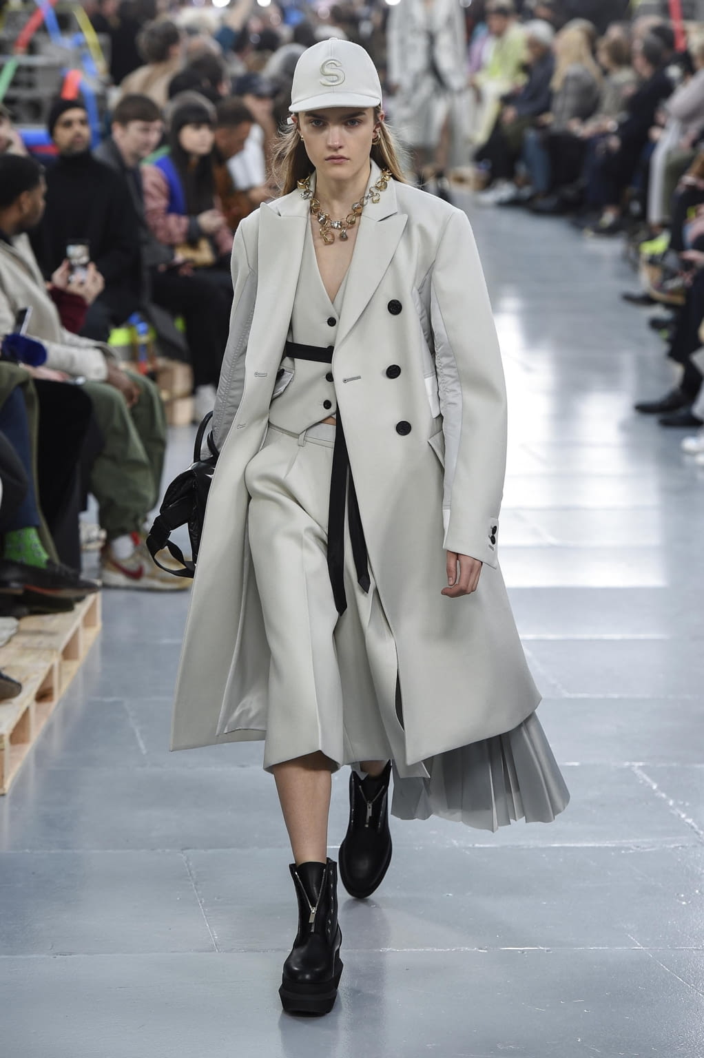 Fashion Week Paris Fall/Winter 2020 look 26 de la collection Sacai menswear