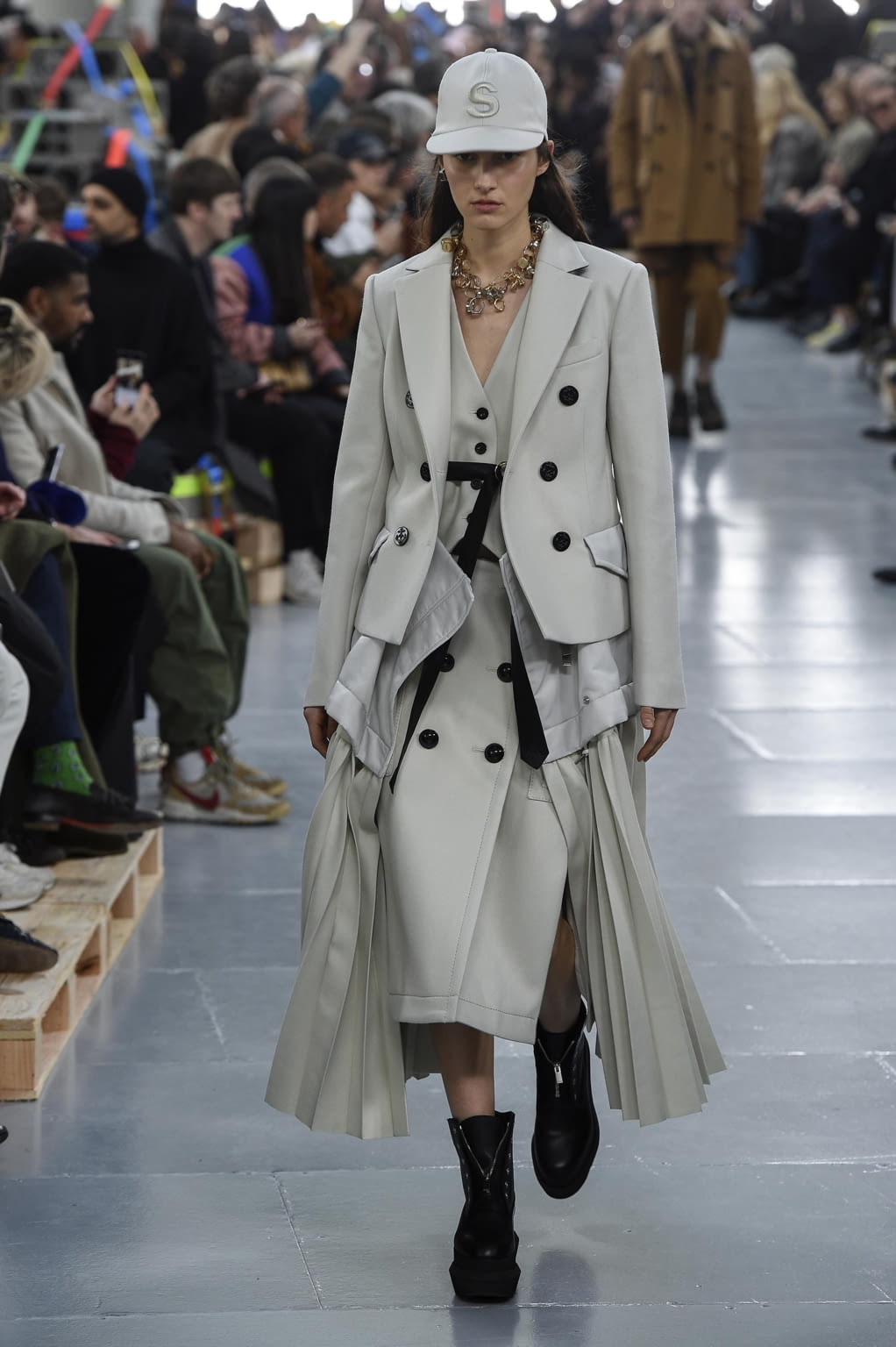 Fashion Week Paris Fall/Winter 2020 look 27 de la collection Sacai menswear
