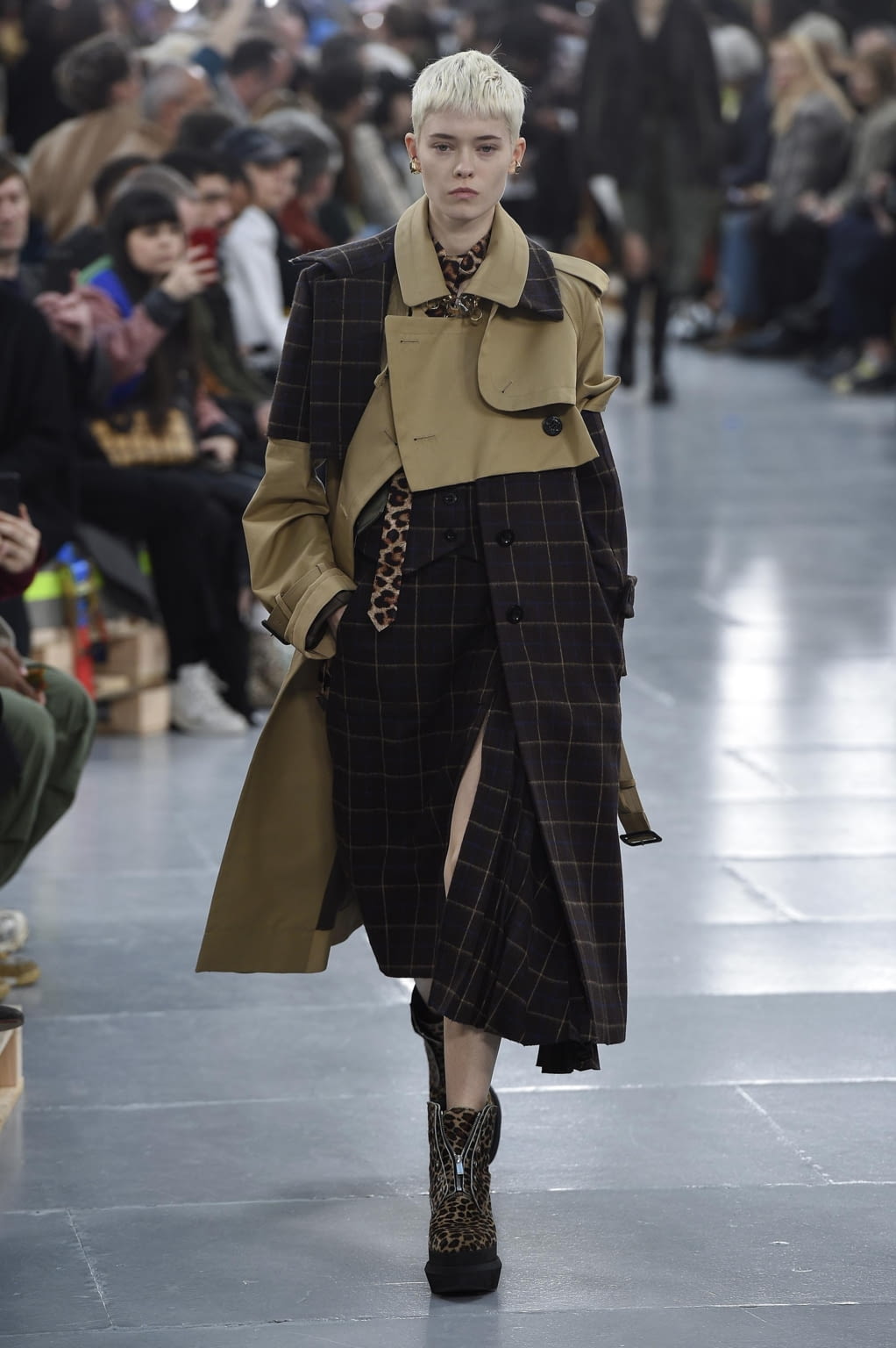 Fashion Week Paris Fall/Winter 2020 look 34 from the Sacai collection 男装