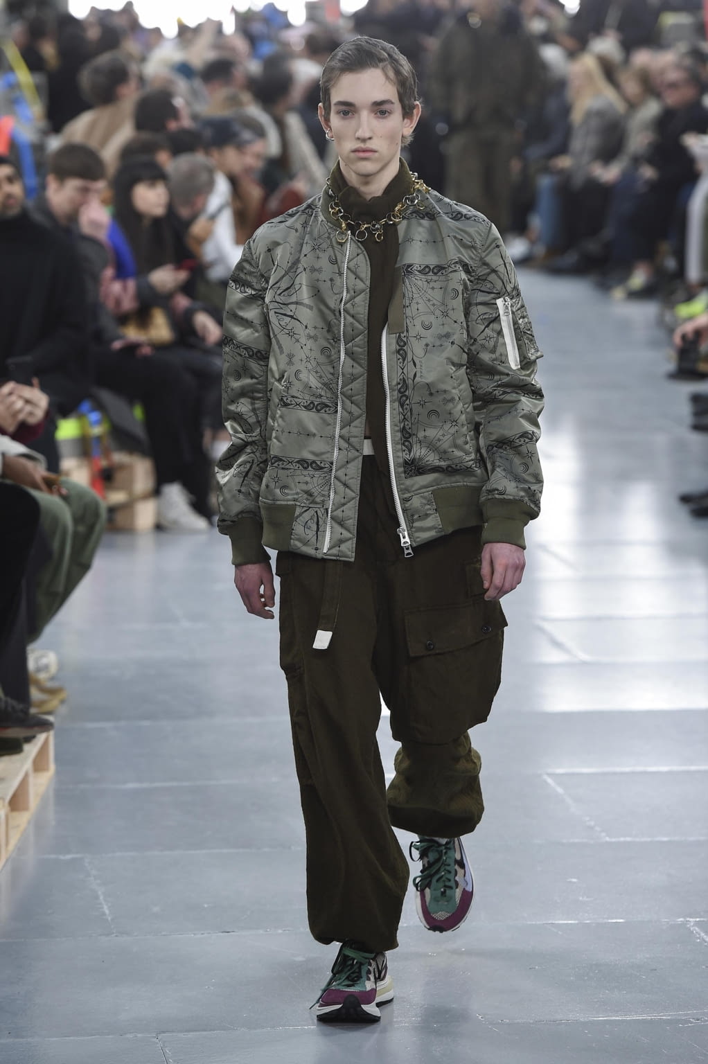 Fashion Week Paris Fall/Winter 2020 look 36 from the Sacai collection 男装