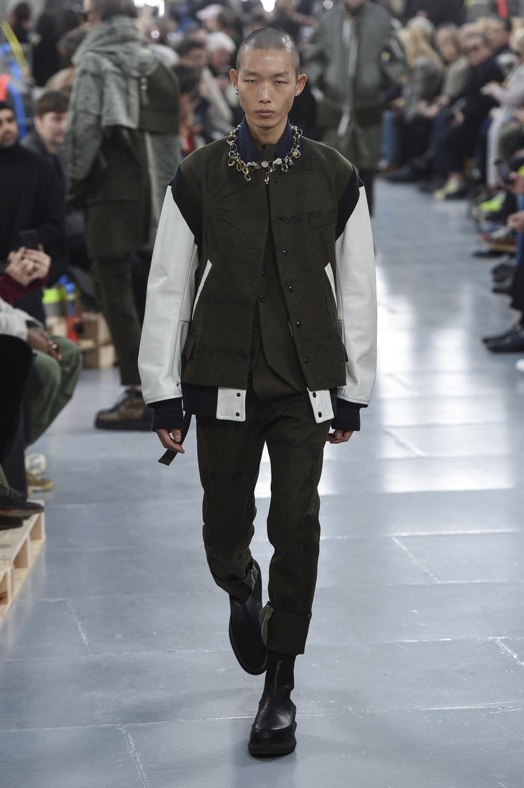 Fashion Week Paris Fall/Winter 2020 look 39 from the Sacai collection 男装