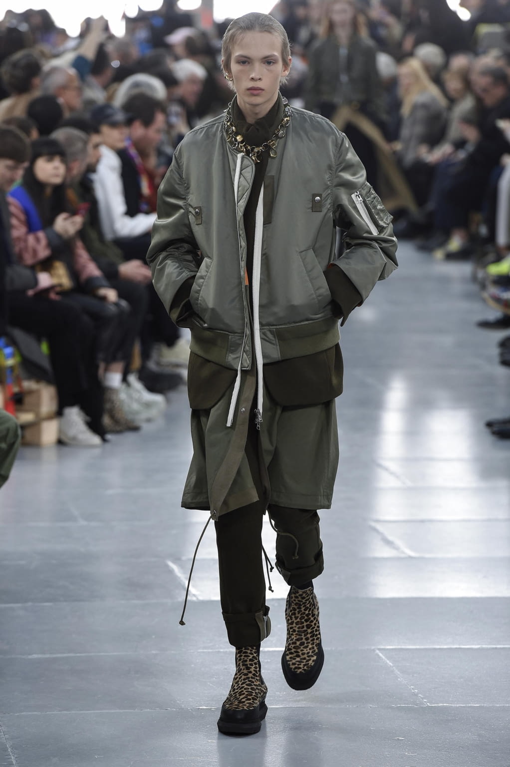 Fashion Week Paris Fall/Winter 2020 look 40 de la collection Sacai menswear