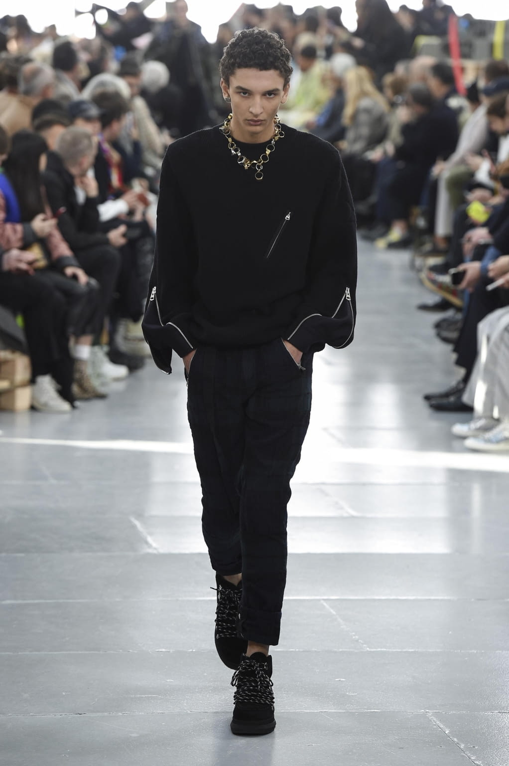 Fashion Week Paris Fall/Winter 2020 look 45 de la collection Sacai menswear
