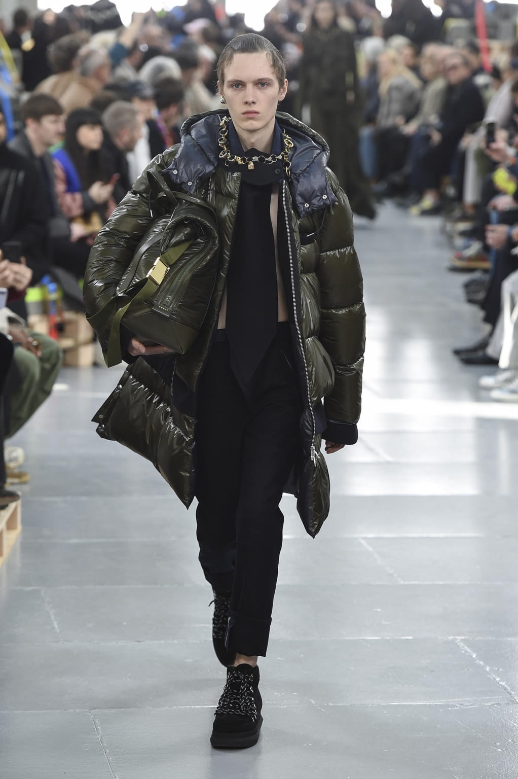 Fashion Week Paris Fall/Winter 2020 look 47 from the Sacai collection 男装