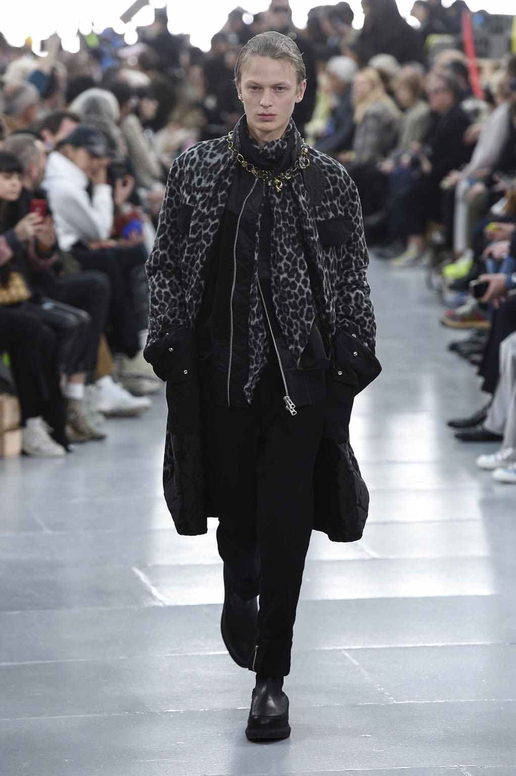 Fashion Week Paris Fall/Winter 2020 look 54 de la collection Sacai menswear