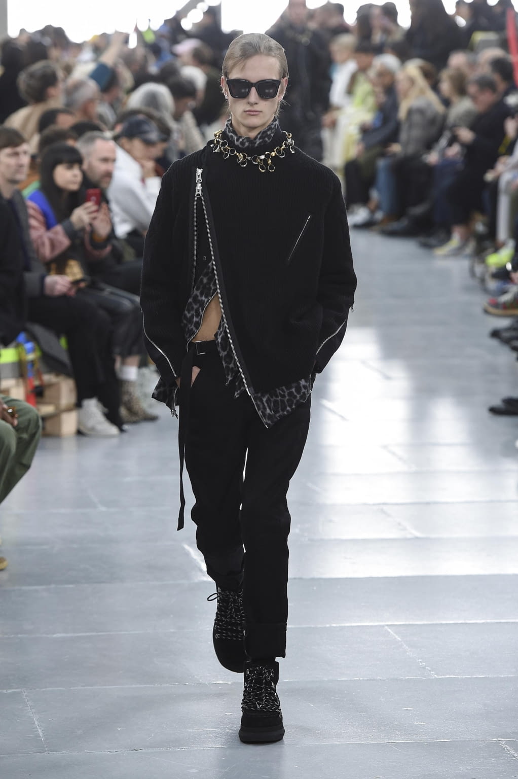 Fashion Week Paris Fall/Winter 2020 look 55 de la collection Sacai menswear