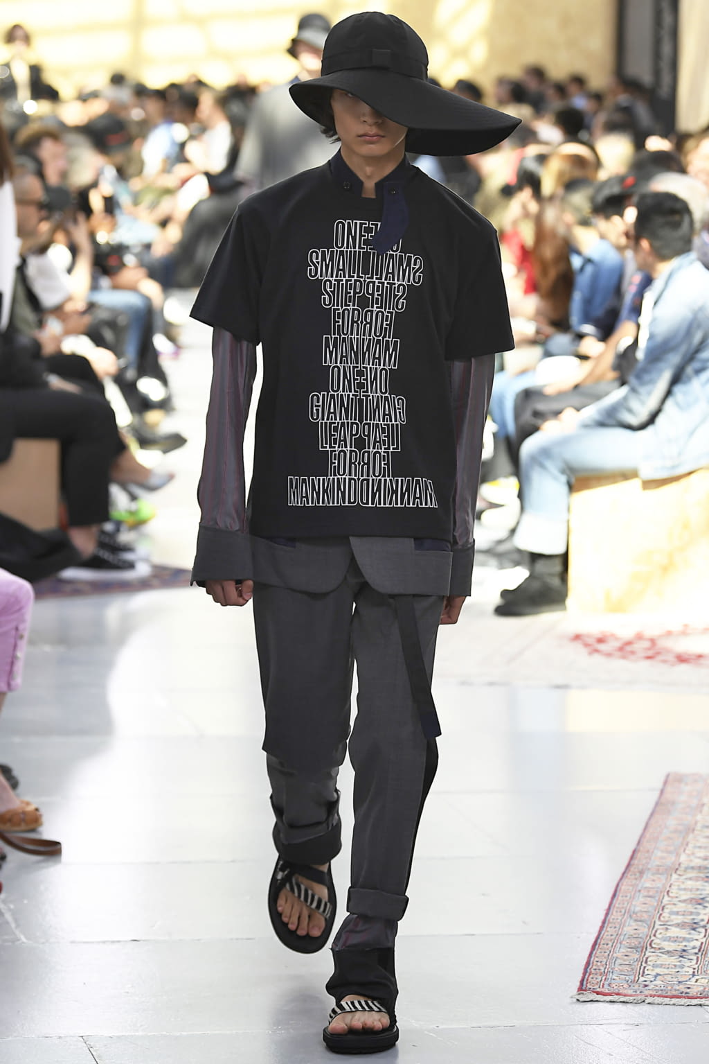 Fashion Week Paris Spring/Summer 2020 look 3 from the Sacai collection 男装