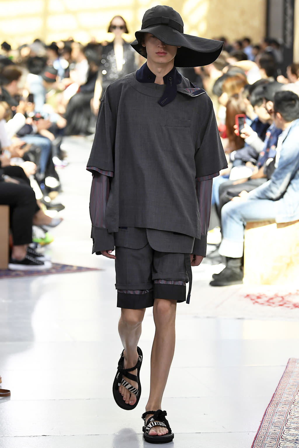 Fashion Week Paris Spring/Summer 2020 look 4 de la collection Sacai menswear