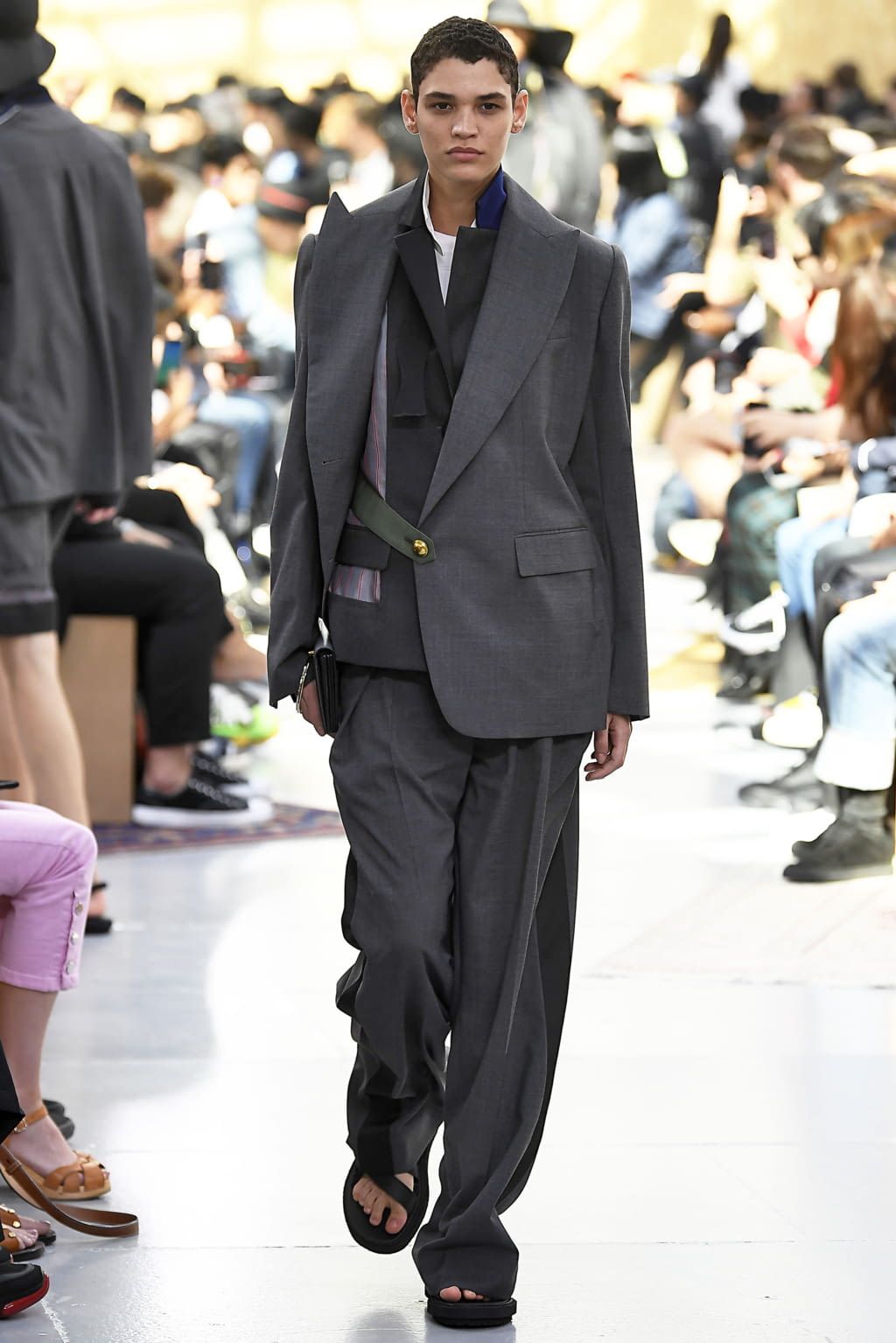 Fashion Week Paris Spring/Summer 2020 look 6 from the Sacai collection menswear