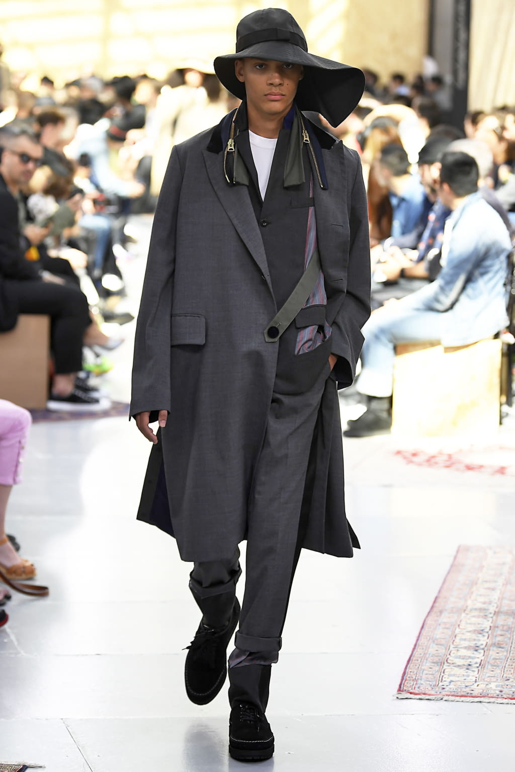 Fashion Week Paris Spring/Summer 2020 look 7 from the Sacai collection menswear