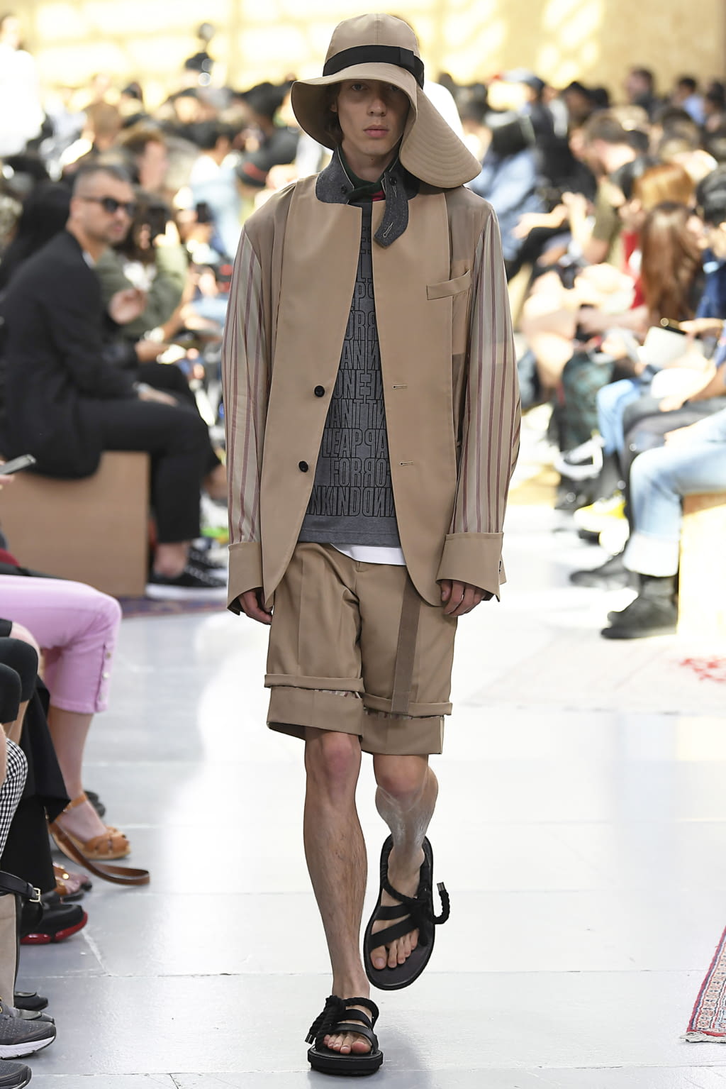 Fashion Week Paris Spring/Summer 2020 look 9 from the Sacai collection 男装