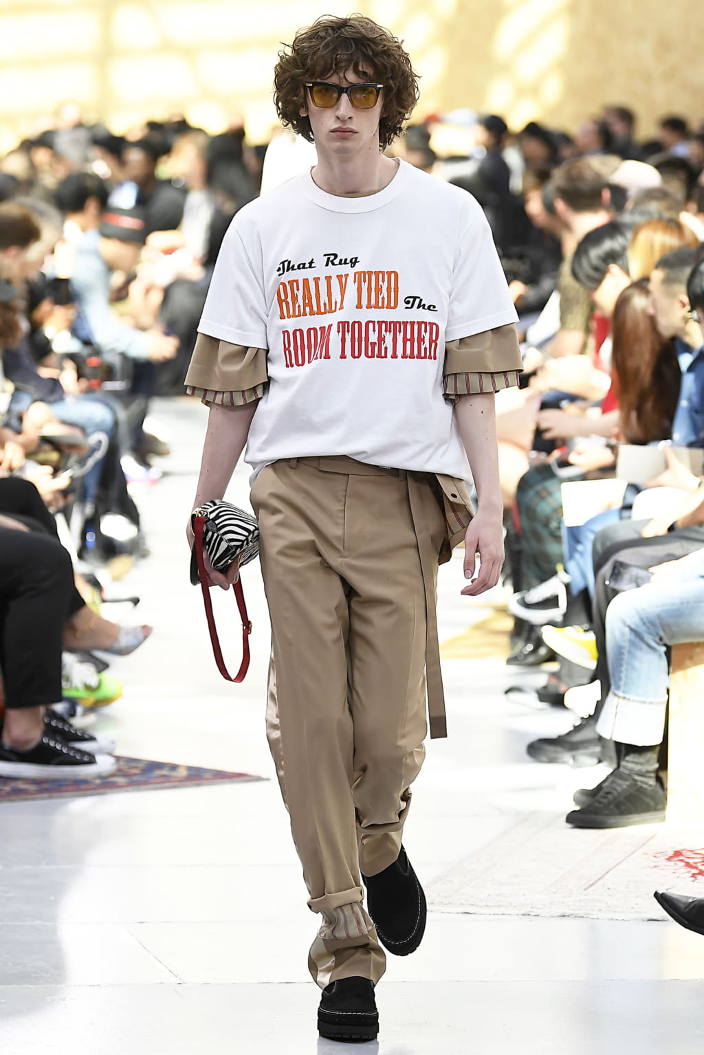 Fashion Week Paris Spring/Summer 2020 look 11 from the Sacai collection 男装