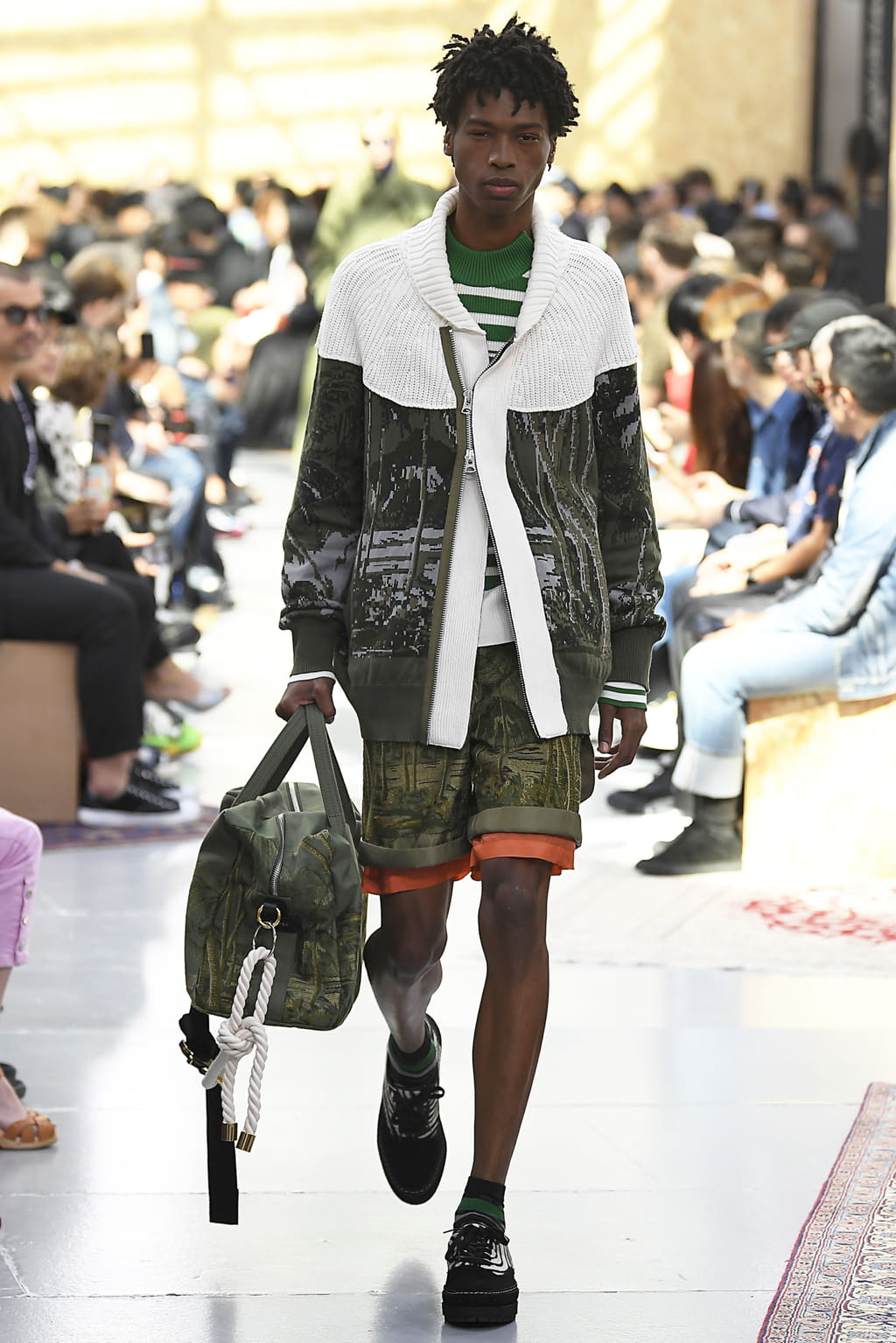 Fashion Week Paris Spring/Summer 2020 look 19 from the Sacai collection menswear