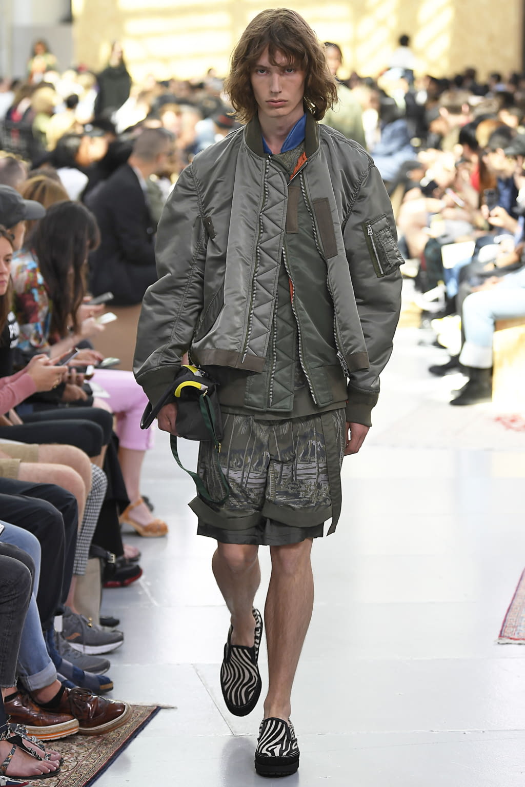 Fashion Week Paris Spring/Summer 2020 look 23 from the Sacai collection 男装