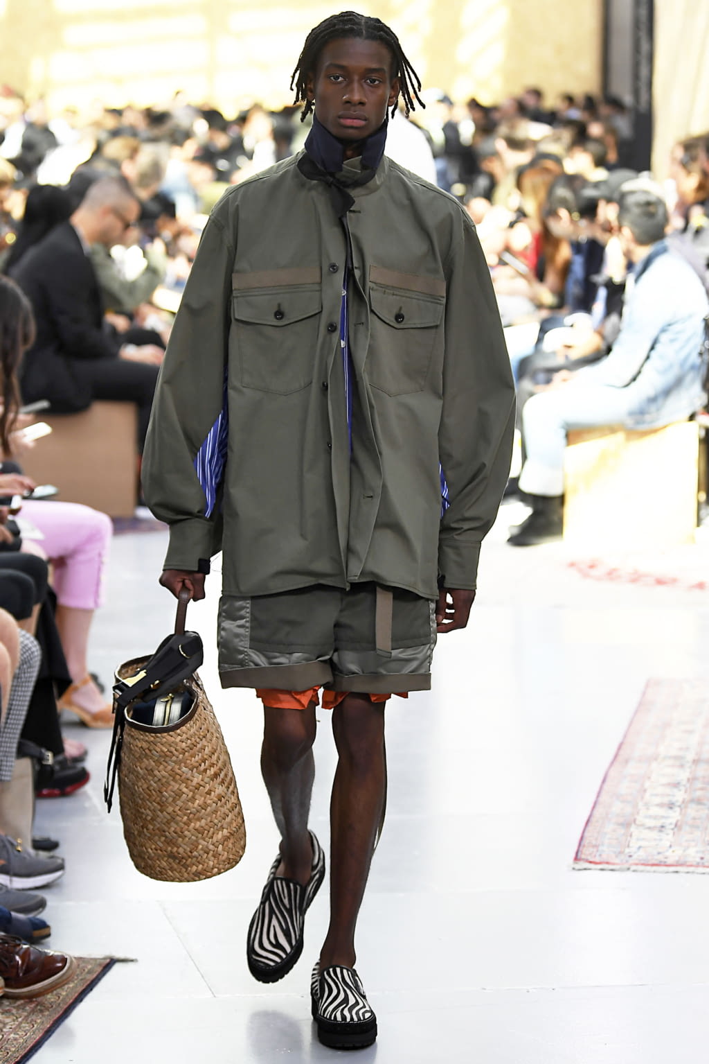 Fashion Week Paris Spring/Summer 2020 look 24 from the Sacai collection 男装