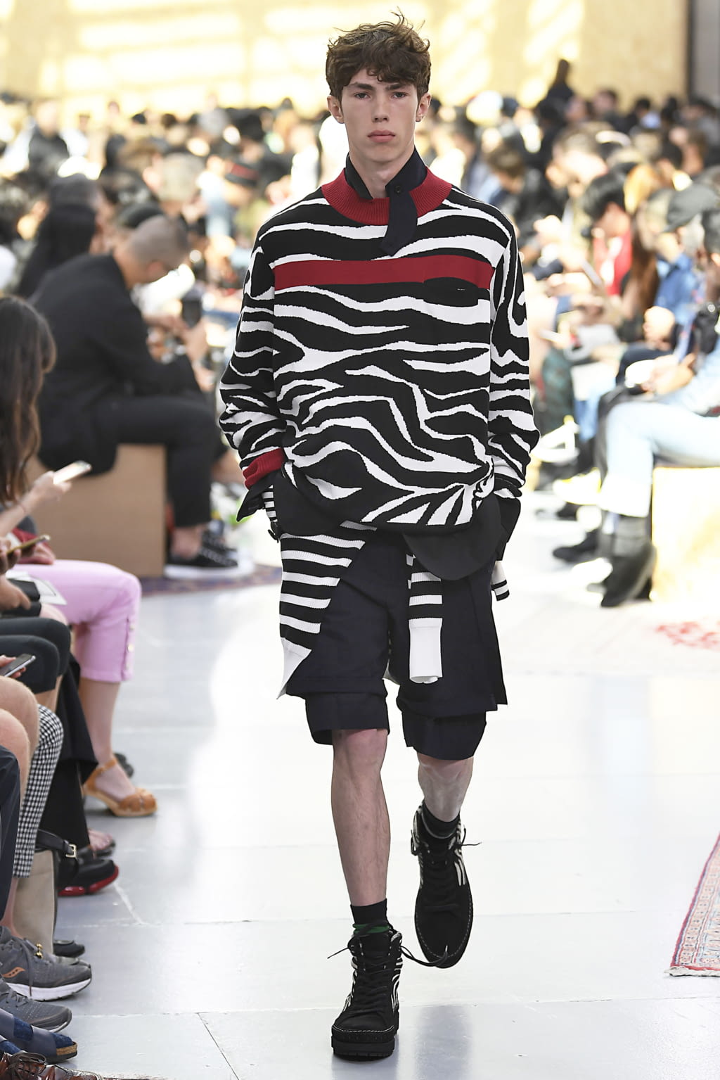 Fashion Week Paris Spring/Summer 2020 look 33 from the Sacai collection menswear